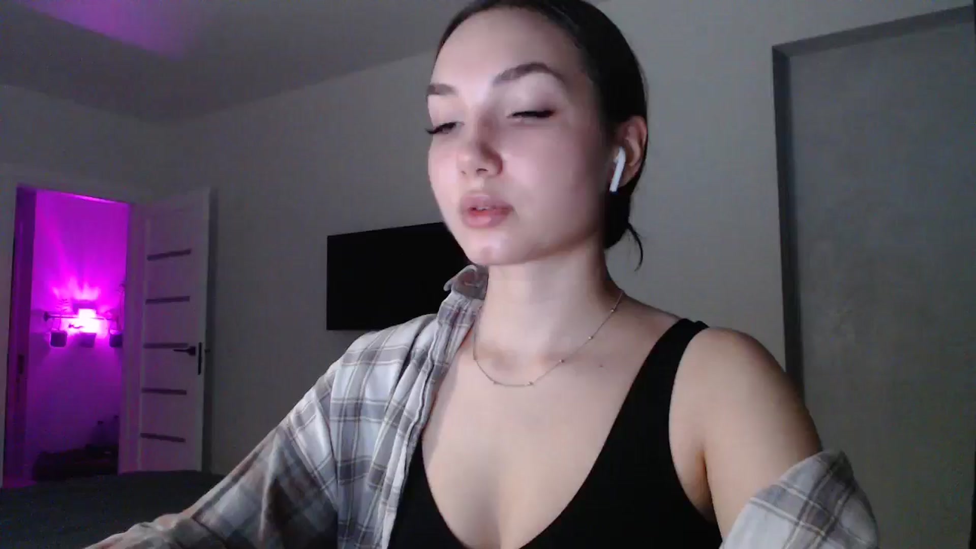 Gallery image thumbnail from Browncat04's myfreecams stream on, 11/02/2024, 15:15 image 11 of 20