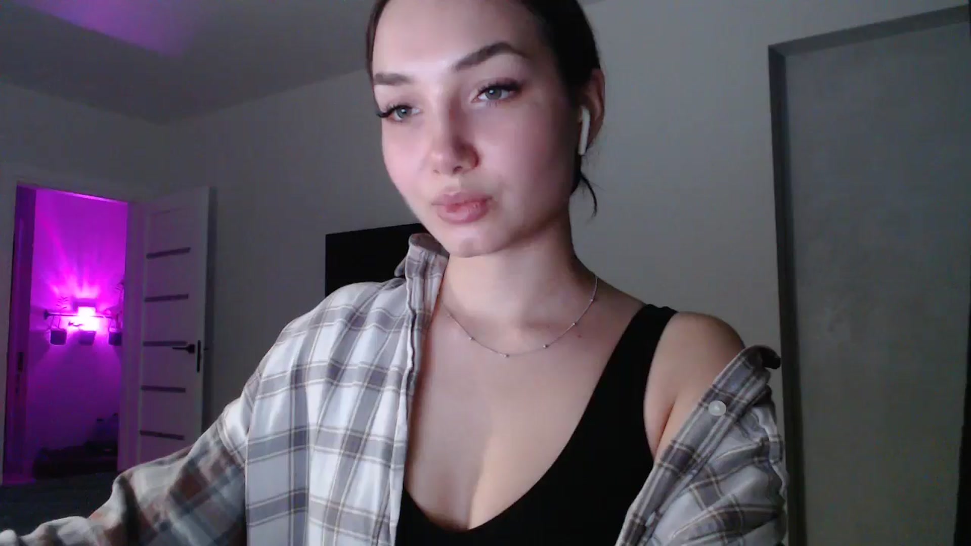 Gallery image thumbnail from Browncat04's myfreecams stream on, 11/02/2024, 15:15 image 16 of 20