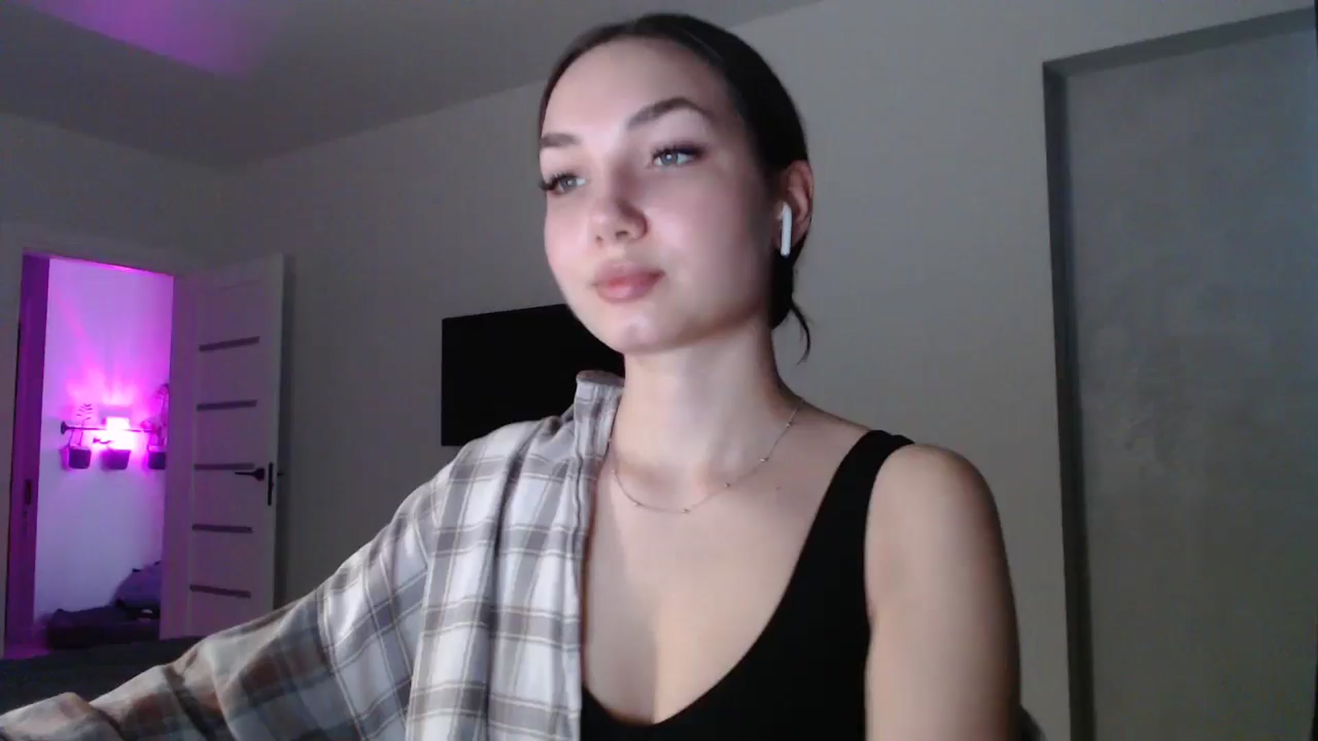 Gallery image thumbnail from Browncat04's myfreecams stream on, 11/02/2024, 15:15 image 4 of 20