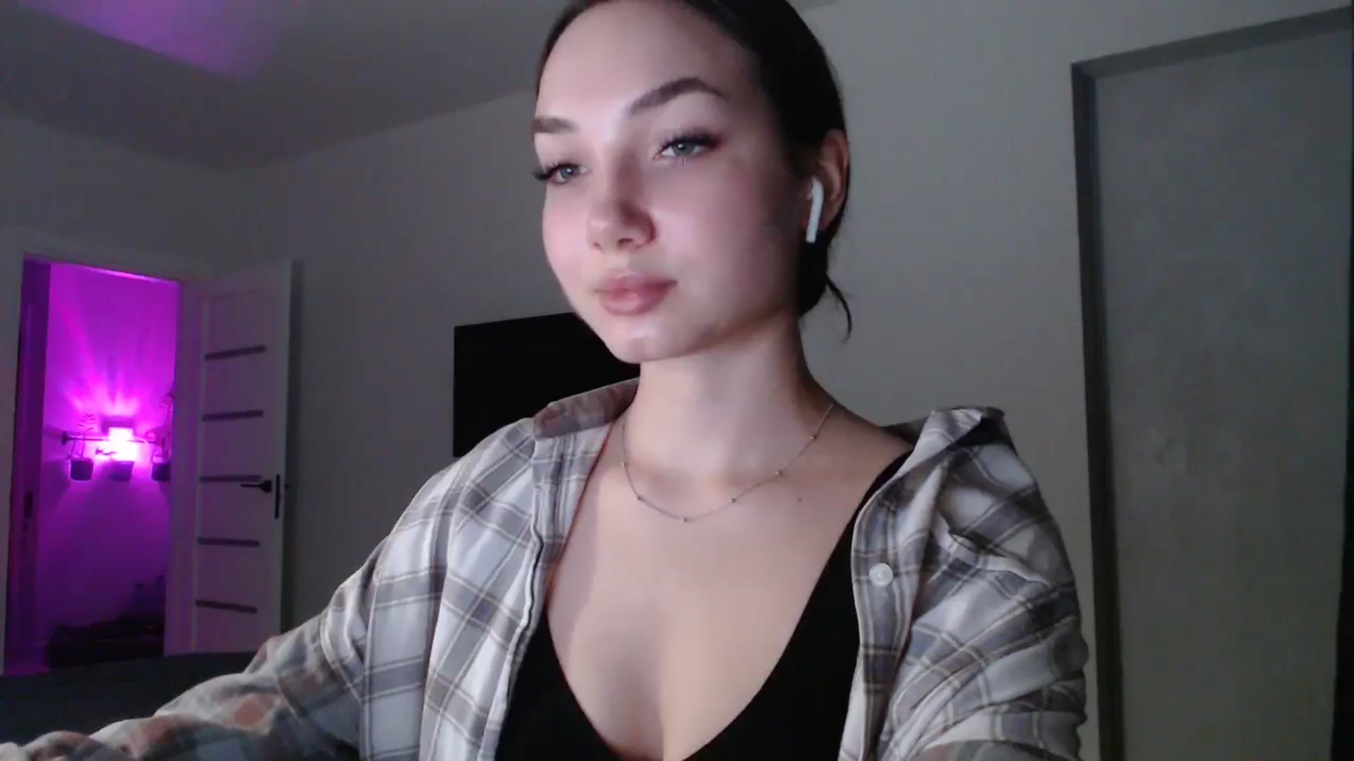 Gallery image thumbnail from Browncat04's myfreecams stream on, 11/02/2024, 15:15 image 18 of 20