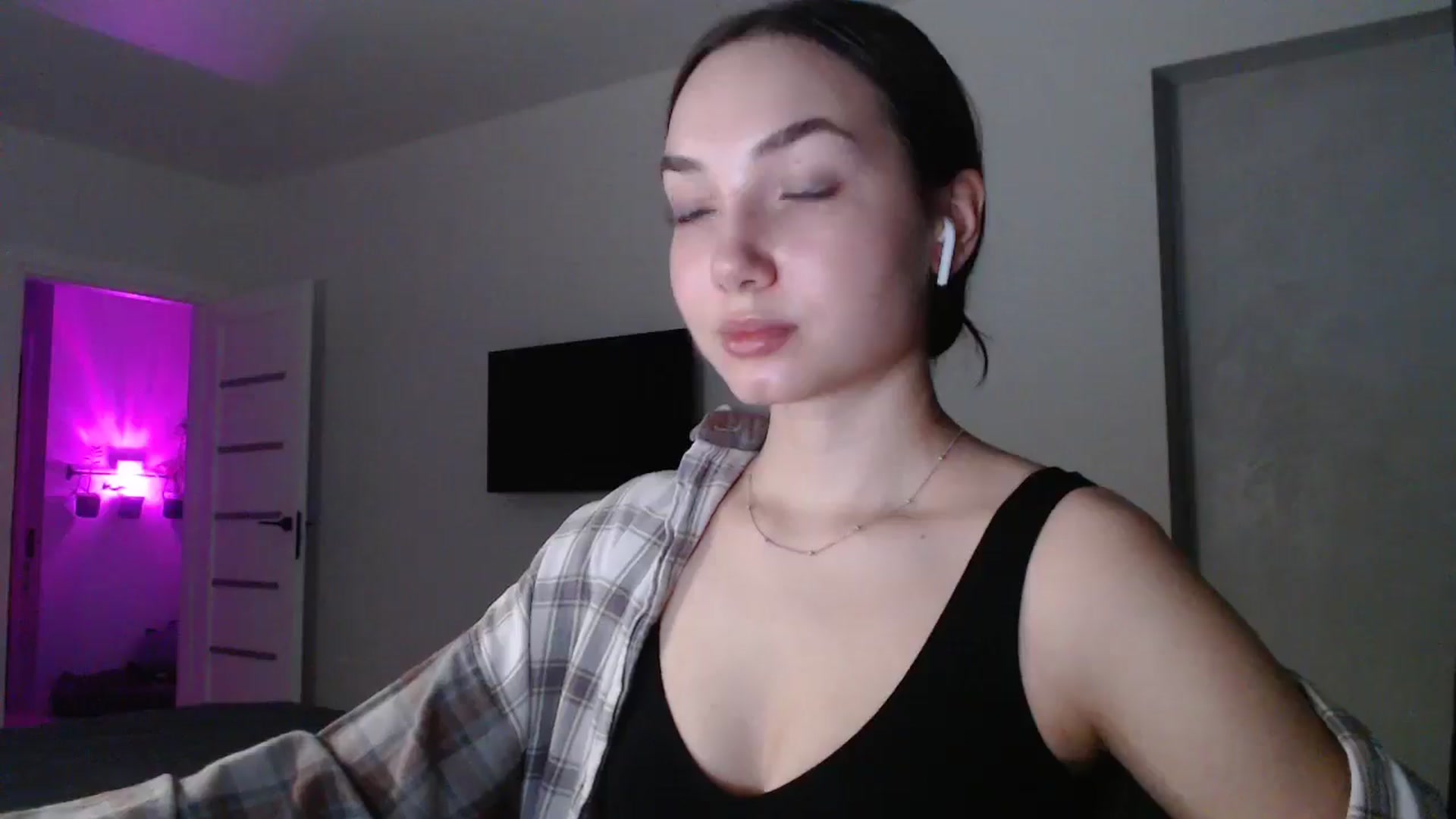 Gallery image thumbnail from Browncat04's myfreecams stream on, 11/02/2024, 15:15 image 10 of 20