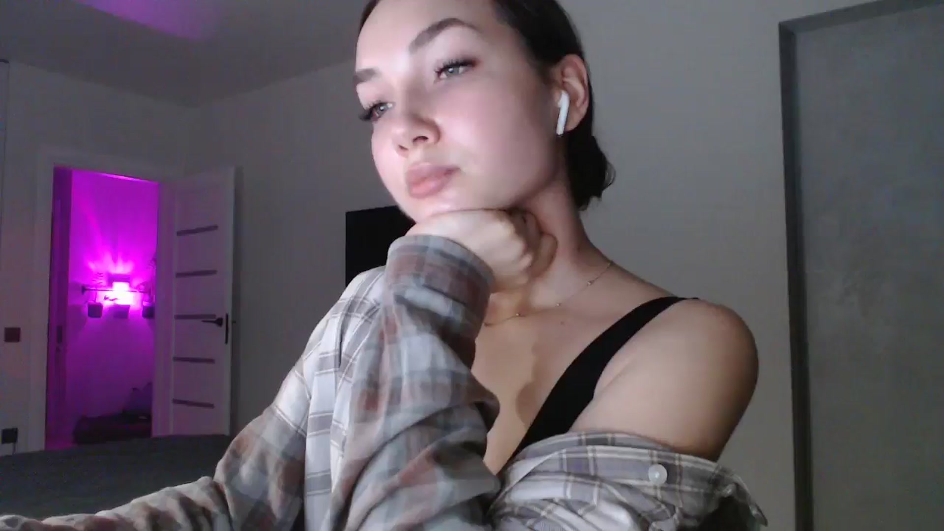 Gallery image thumbnail from Browncat04's myfreecams stream on, 11/02/2024, 16:21 image 17 of 20