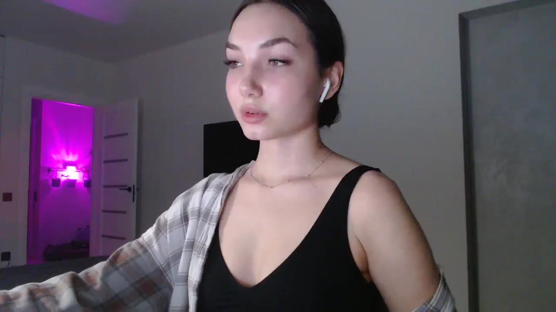 Gallery image thumbnail from Browncat04's myfreecams stream on, 11/02/2024, 16:21 image 13 of 20