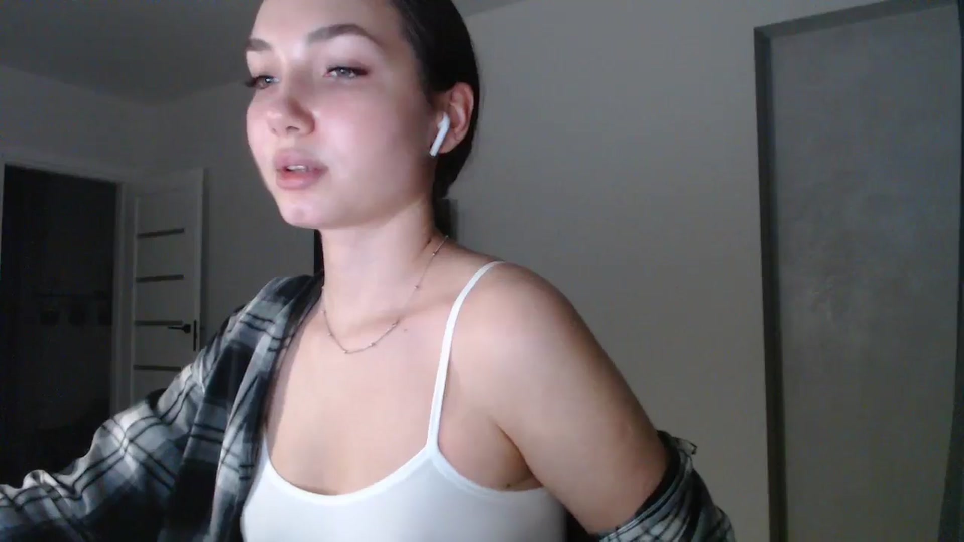 Gallery image thumbnail from Browncat04's myfreecams stream on, 11/03/2024, 17:23 image 18 of 20