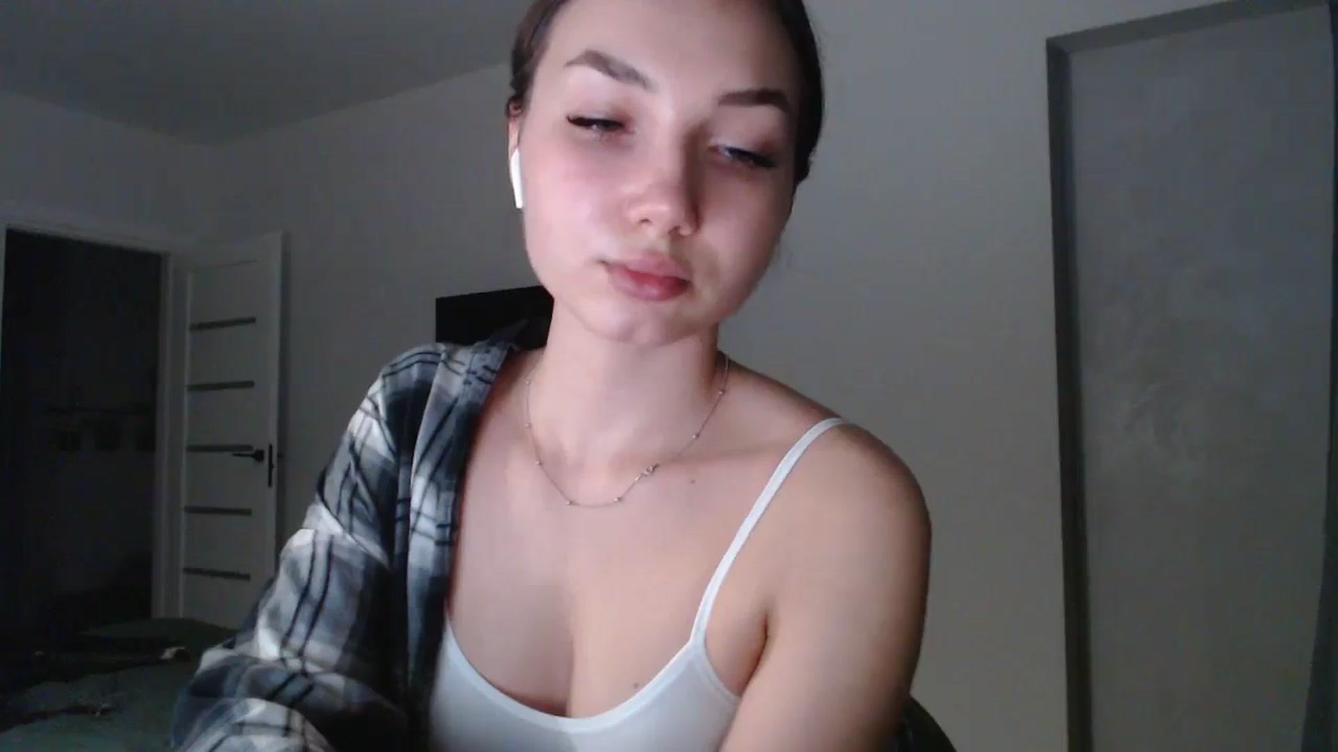 Gallery image thumbnail from Browncat04's myfreecams stream on, 11/03/2024, 17:23 image 15 of 20