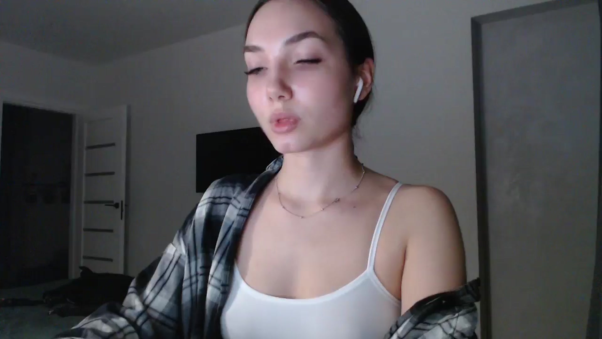 Gallery image thumbnail from Browncat04's myfreecams stream on, 11/03/2024, 17:23 image 19 of 20