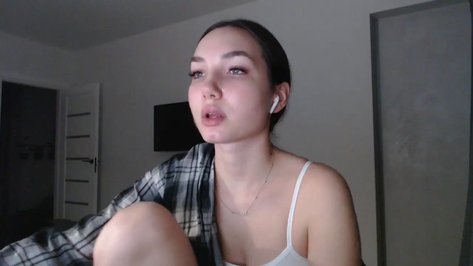 Gallery image thumbnail from Browncat04's myfreecams stream on, 11/03/2024, 17:23 image 8 of 20