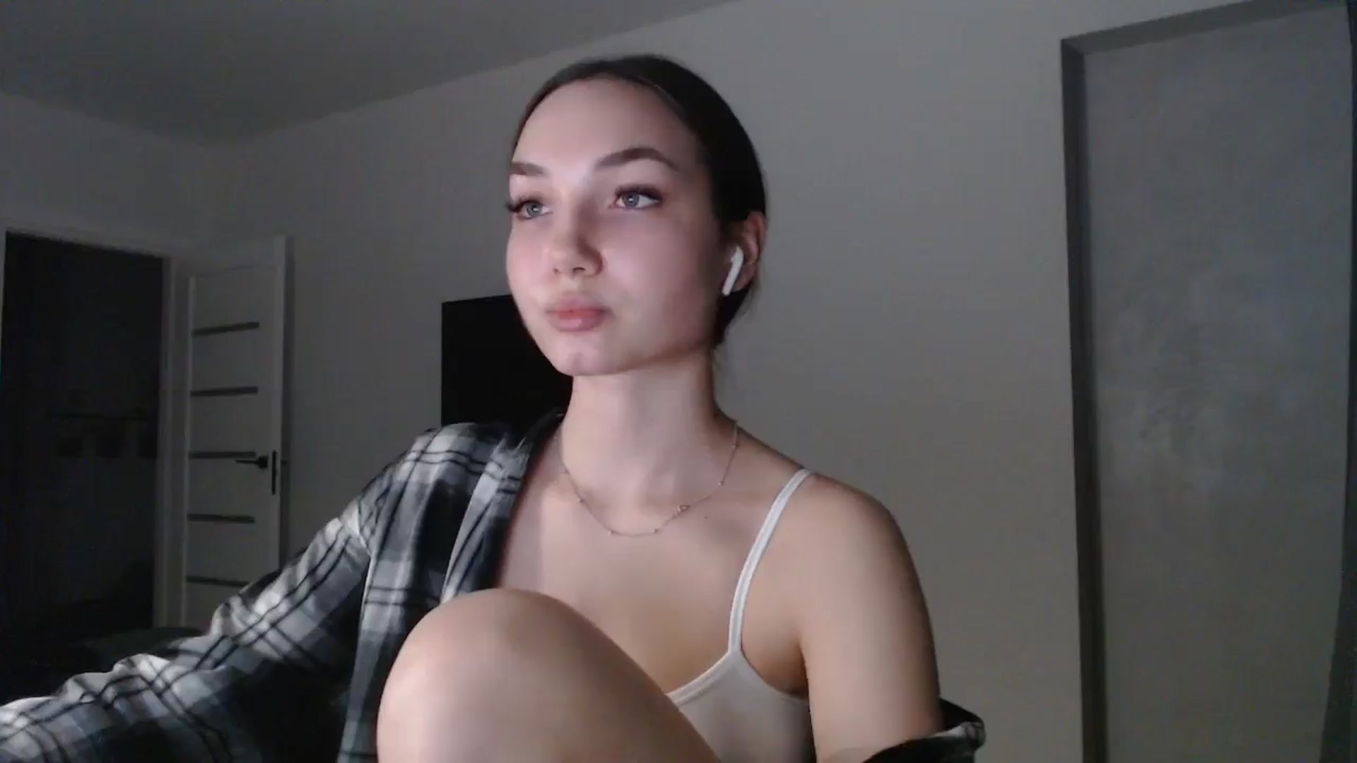Gallery image thumbnail from Browncat04's myfreecams stream on, 11/03/2024, 17:23 image 16 of 20