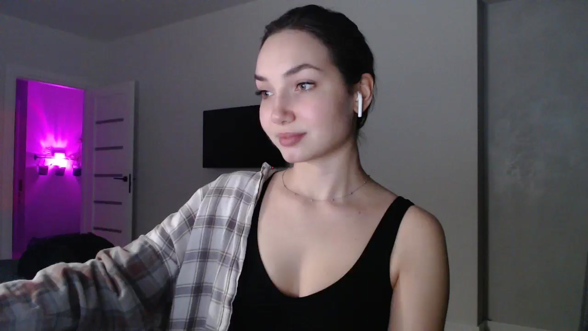 Gallery image thumbnail from Browncat04's myfreecams stream on, 11/30/2024, 16:43 image 15 of 20