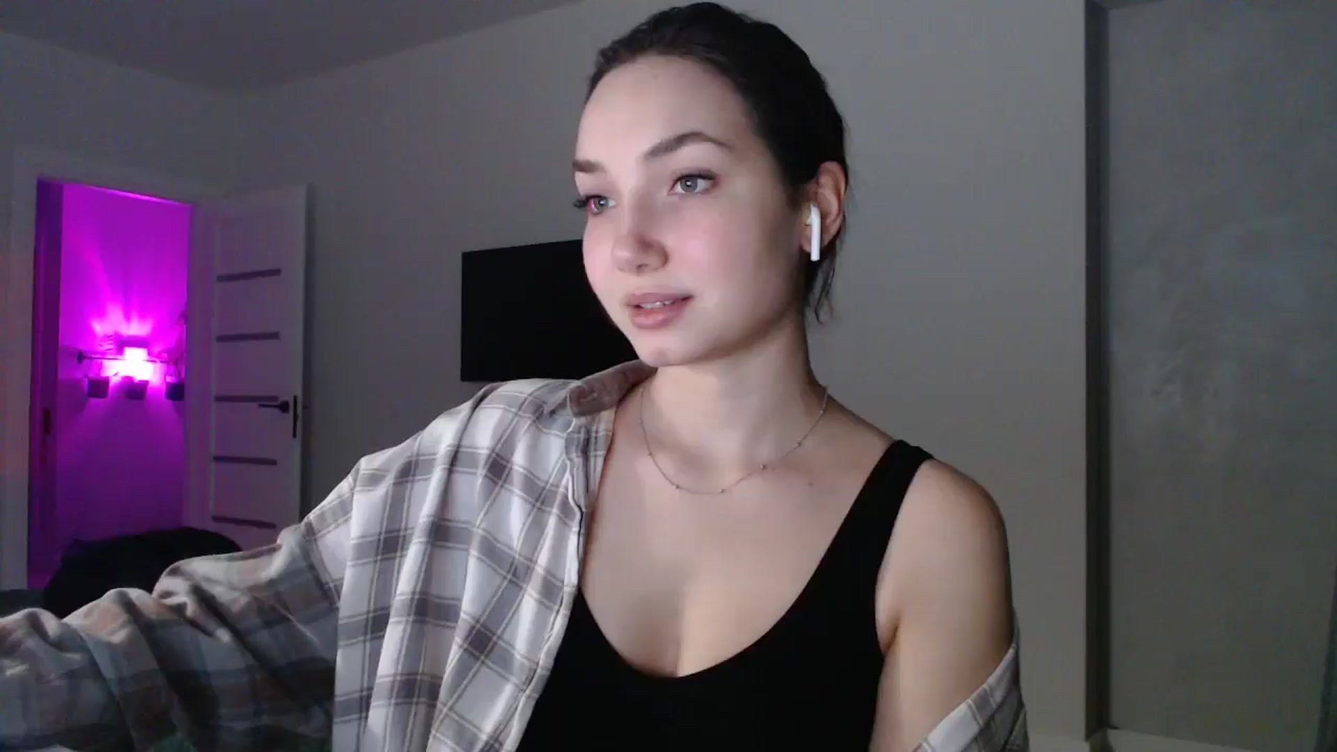 Gallery image thumbnail from Browncat04's myfreecams stream on, 11/30/2024, 16:43 image 11 of 20