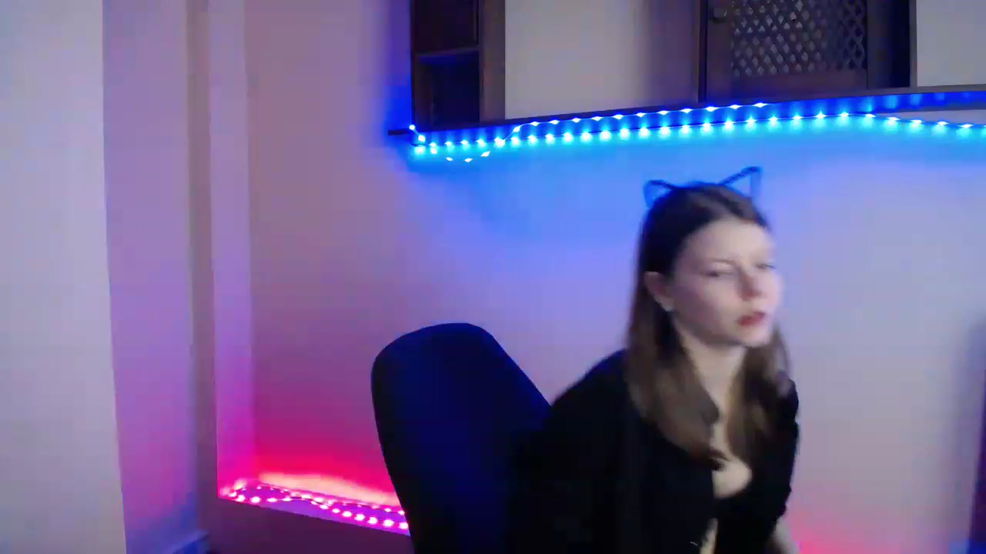 Gallery image thumbnail from BrowneyedCute's myfreecams stream on, 11/15/2022, 22:15 image 18 of 20