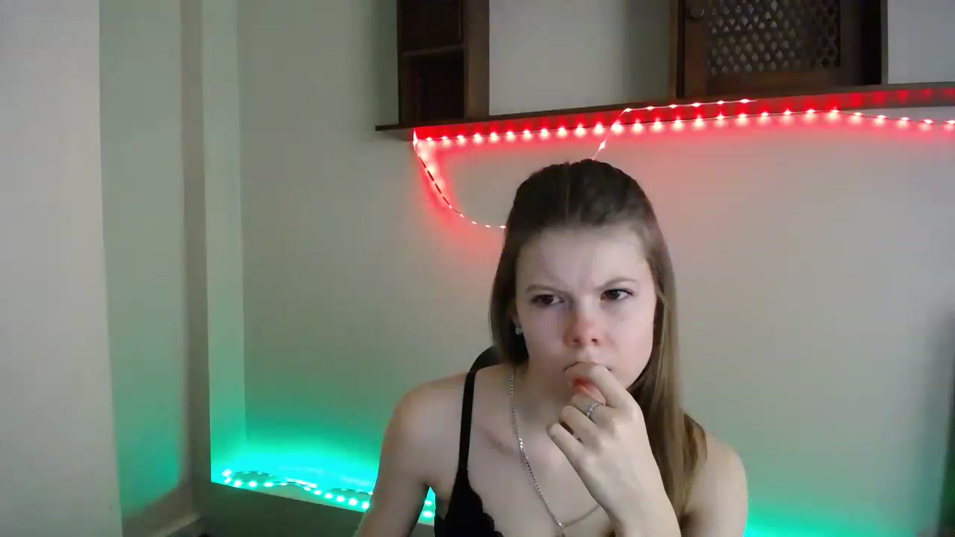 Gallery image thumbnail from BrowneyedCute's myfreecams stream on, 11/15/2022, 22:53 image 17 of 20