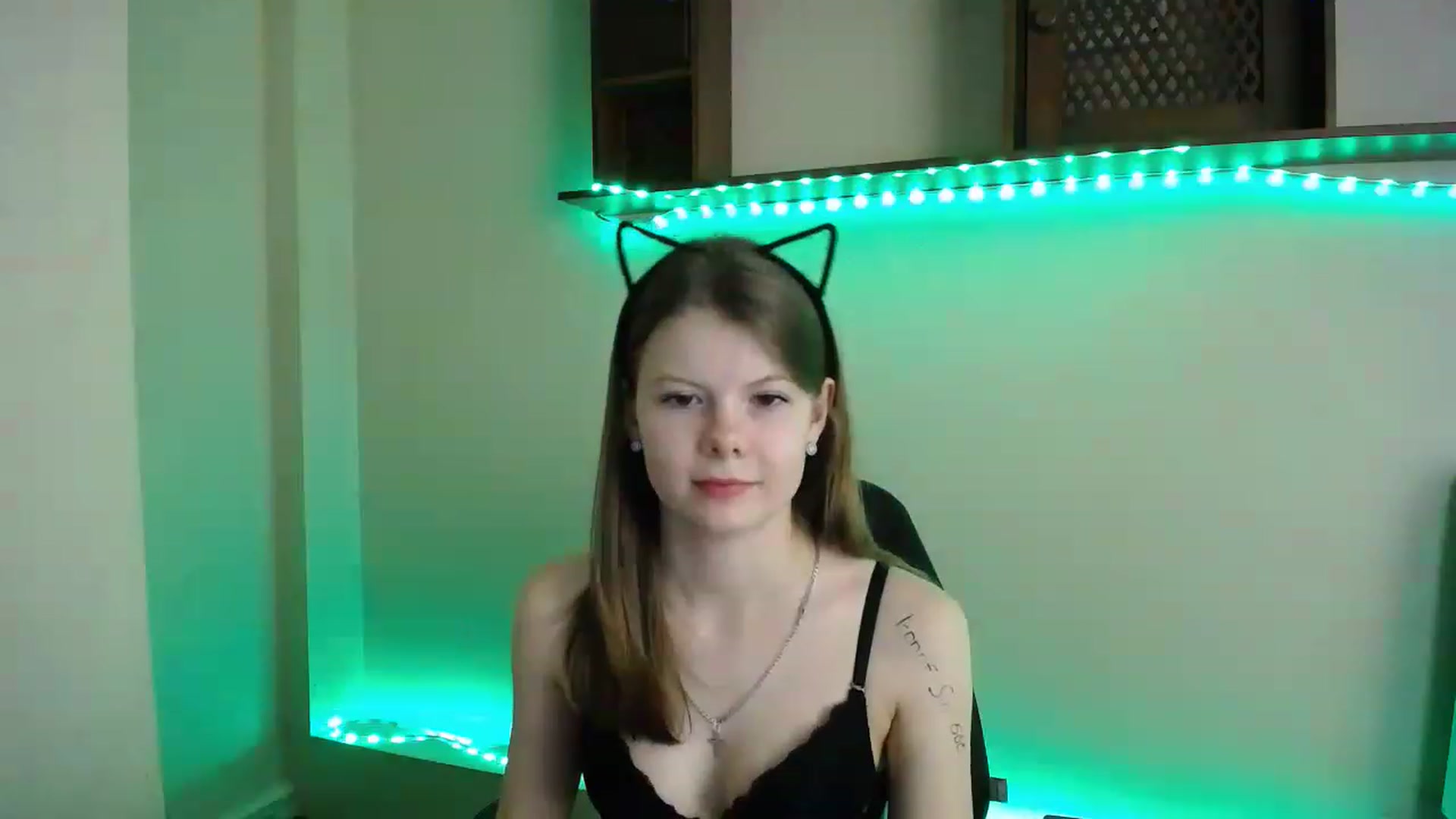 Gallery image thumbnail from BrowneyedCute's myfreecams stream on, 11/16/2022, 24:43 image 11 of 20