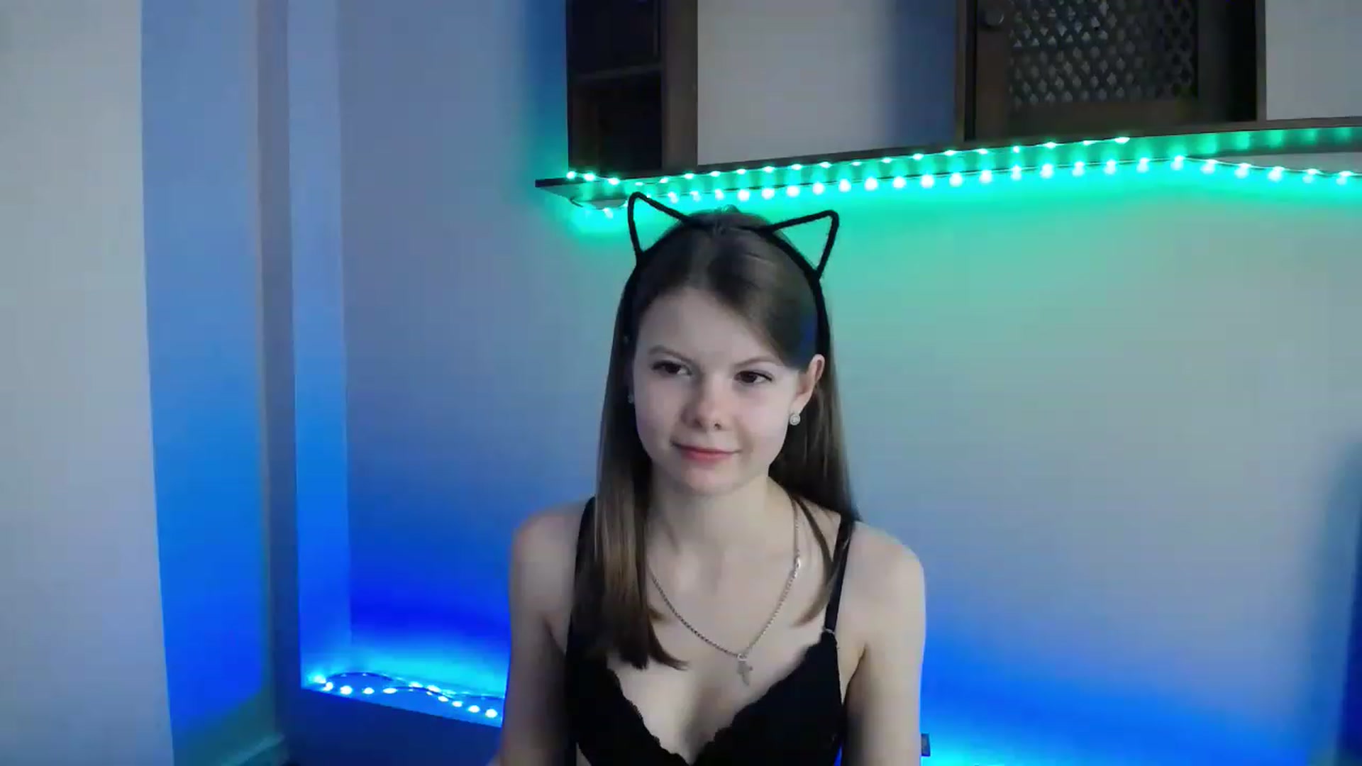 Gallery image thumbnail from BrowneyedCute's myfreecams stream on, 11/16/2022, 24:43 image 6 of 20