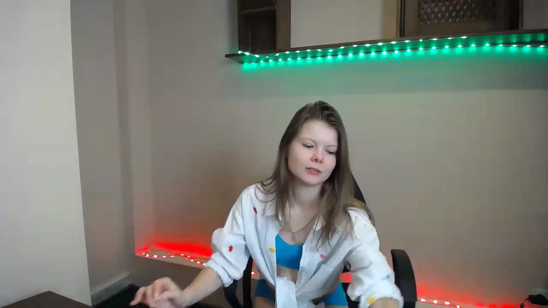 Gallery image thumbnail from BrowneyedCute's myfreecams stream on, 11/19/2022, 18:09 image 18 of 20