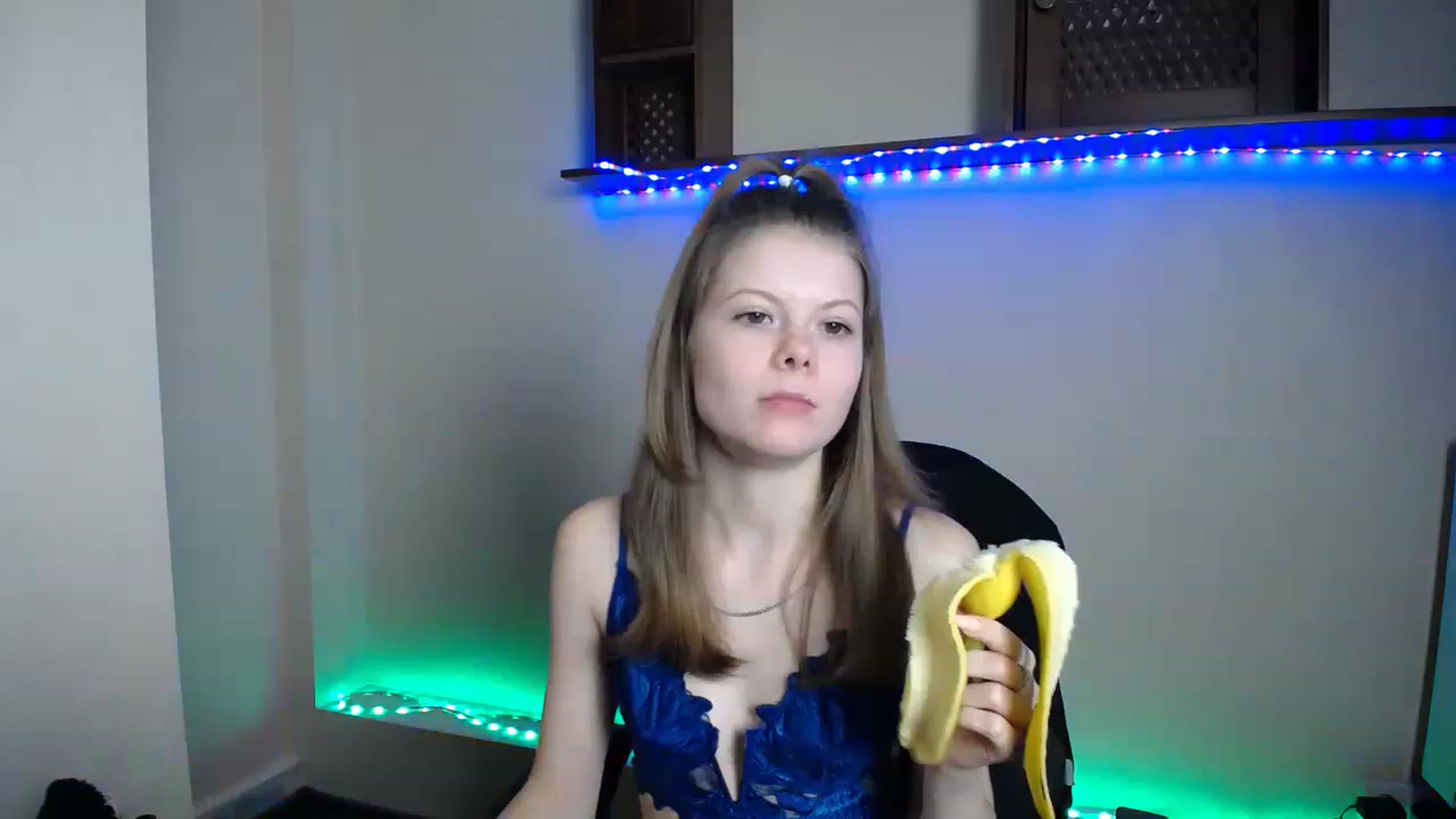 Gallery image thumbnail from BrowneyedCute's myfreecams stream on, 11/19/2022, 21:38 image 13 of 20