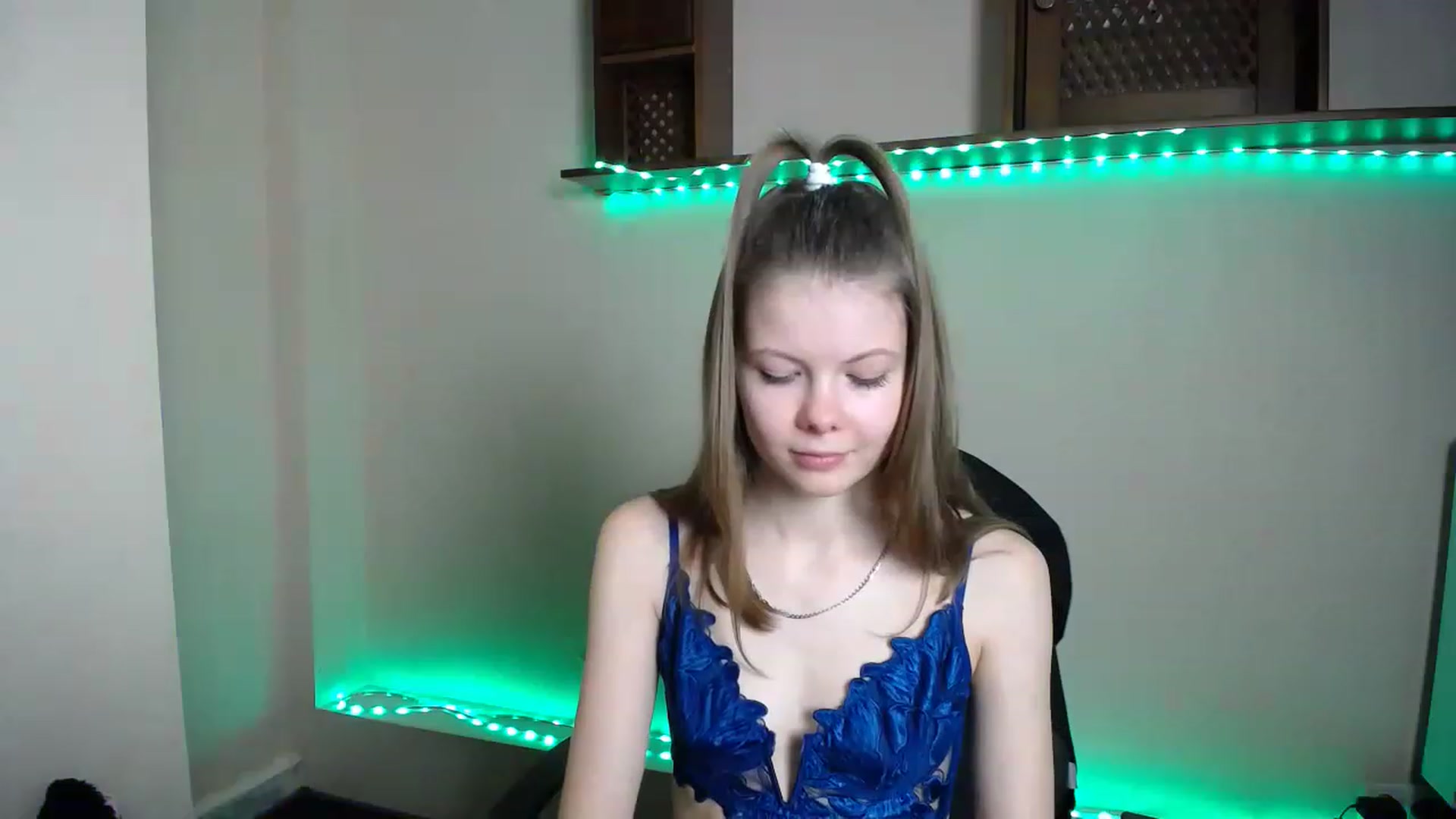 Gallery image thumbnail from BrowneyedCute's myfreecams stream on, 11/19/2022, 21:38 image 7 of 20