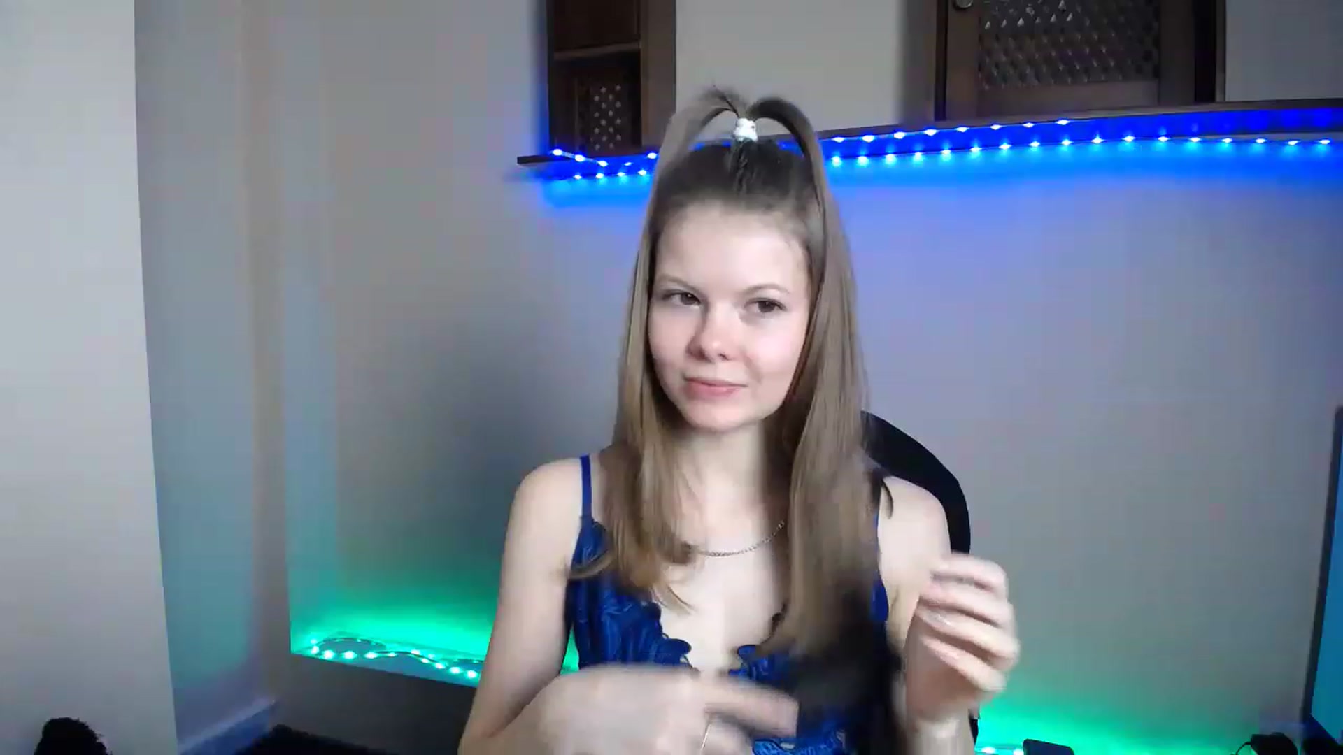 Gallery image thumbnail from BrowneyedCute's myfreecams stream on, 11/19/2022, 21:38 image 8 of 20