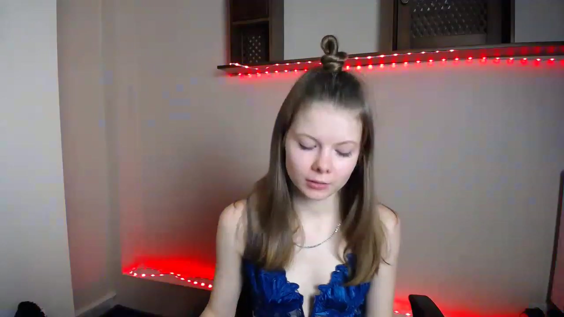 Gallery image thumbnail from BrowneyedCute's myfreecams stream on, 11/19/2022, 21:38 image 9 of 20