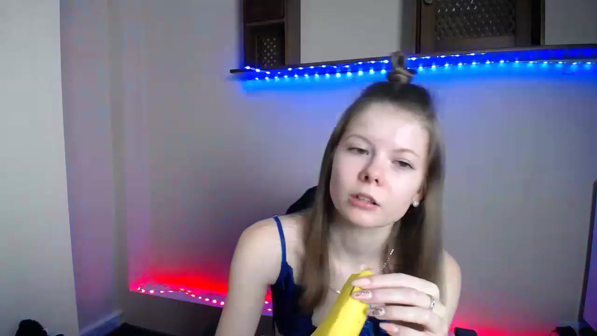 Gallery image thumbnail from BrowneyedCute's myfreecams stream on, 11/19/2022, 21:38 image 10 of 20