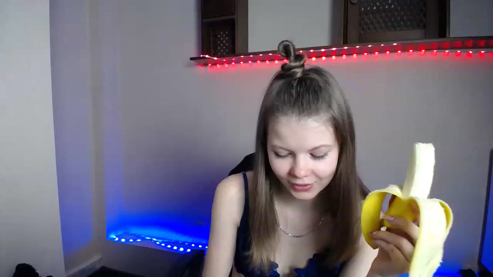 Gallery image thumbnail from BrowneyedCute's myfreecams stream on, 11/19/2022, 21:38 image 11 of 20