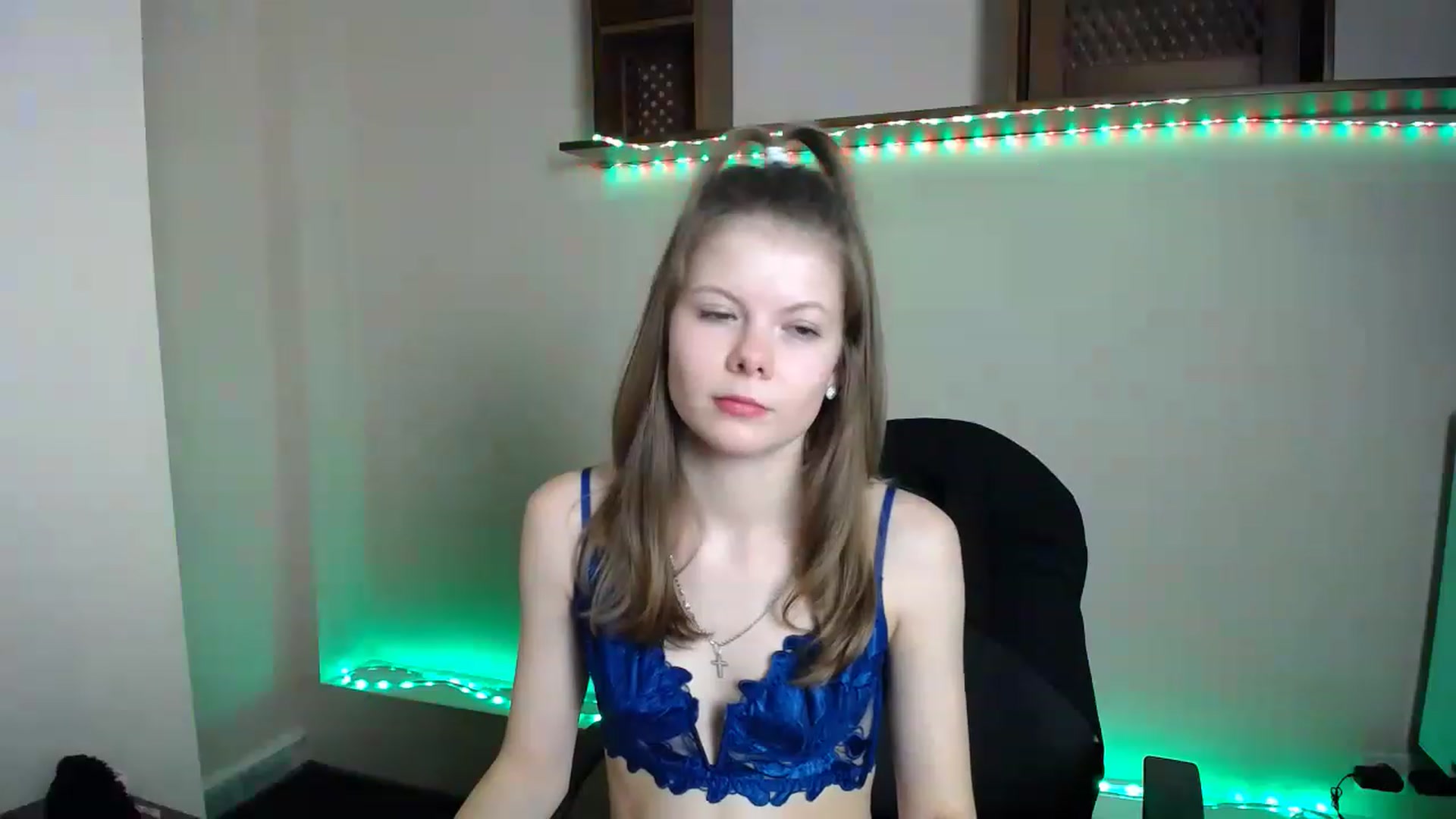 Gallery image thumbnail from BrowneyedCute's myfreecams stream on, 11/19/2022, 23:20 image 16 of 20