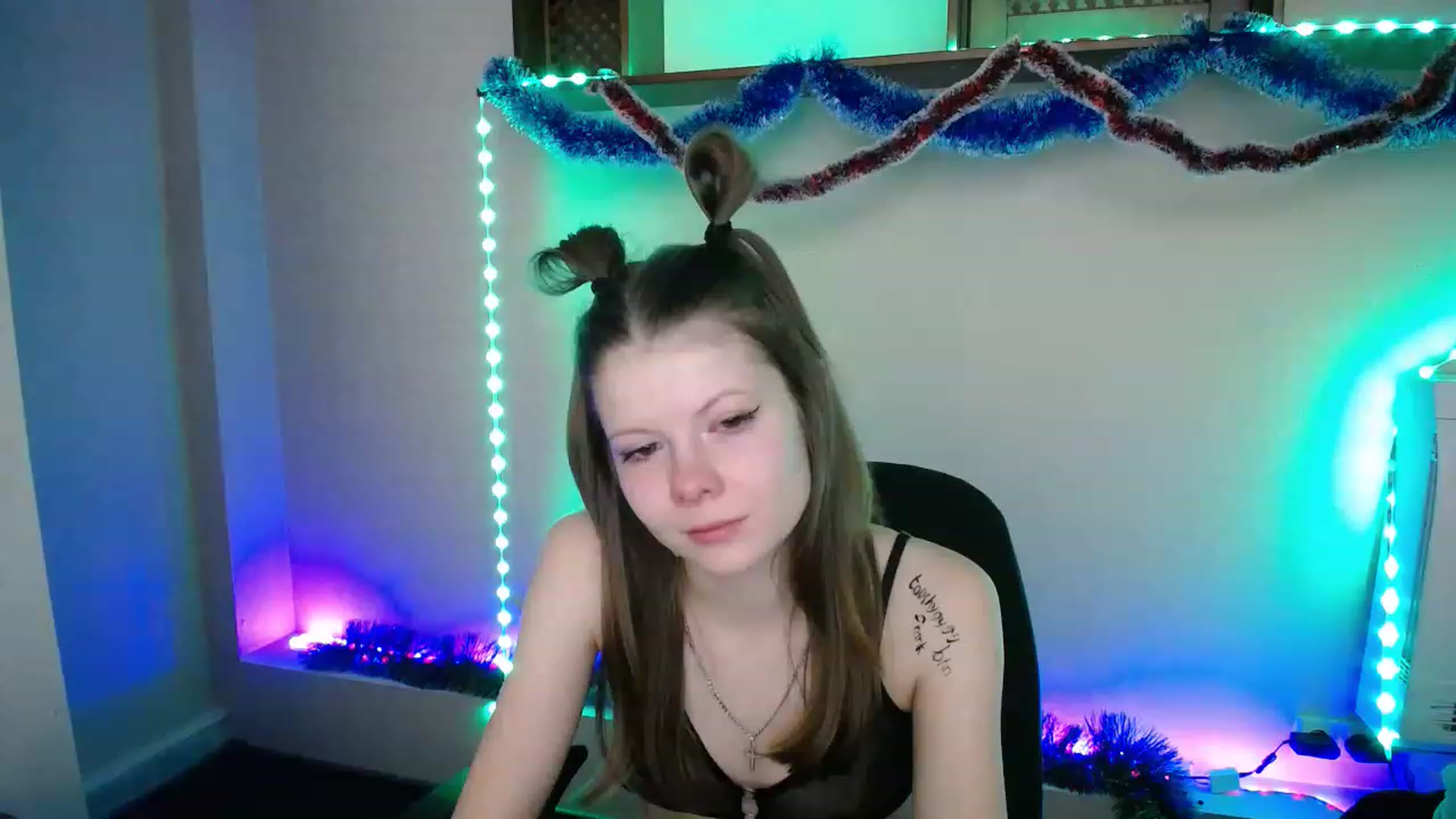 Gallery image thumbnail from BrowneyedCute's myfreecams stream on, 12/25/2022, 02:13 image 19 of 20