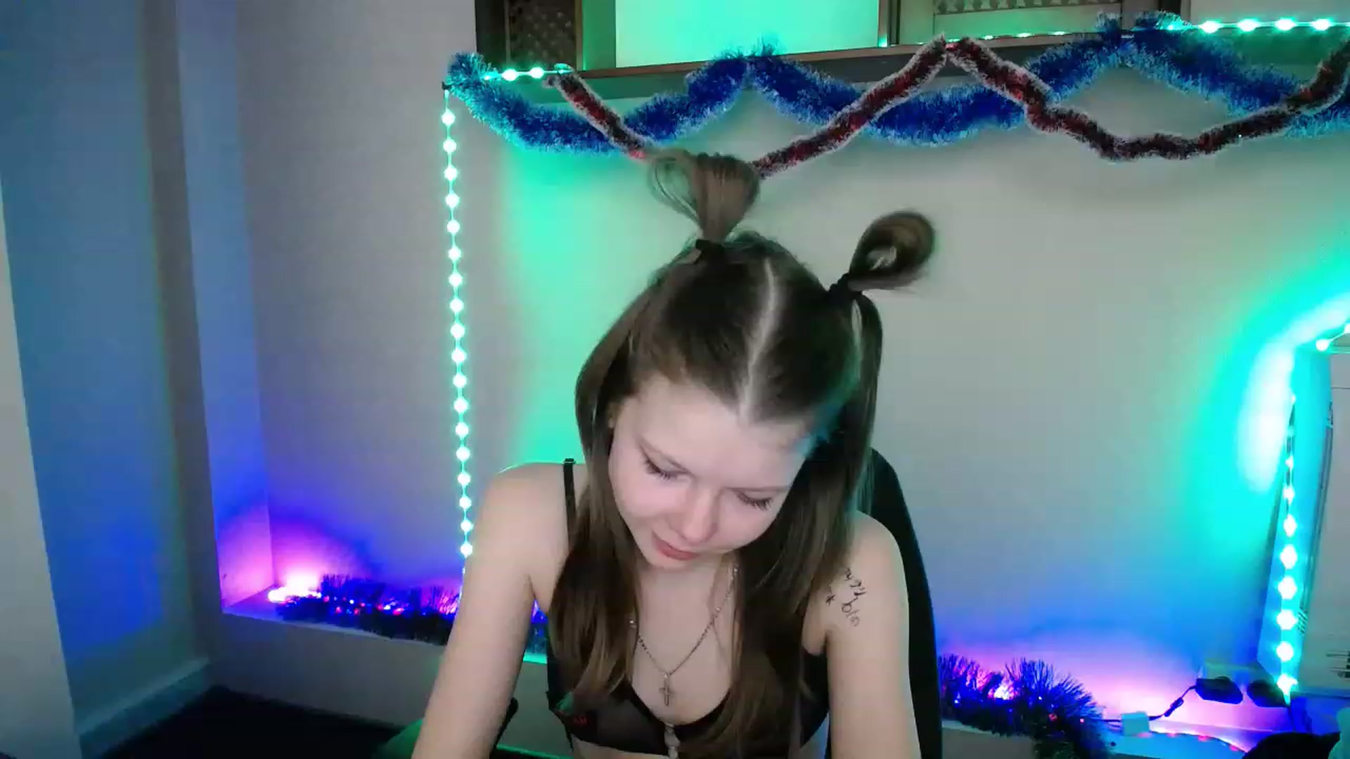 Gallery image thumbnail from BrowneyedCute's myfreecams stream on, 12/25/2022, 02:13 image 18 of 20