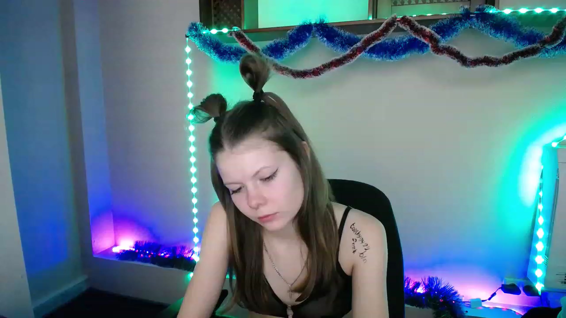 Gallery image thumbnail from BrowneyedCute's myfreecams stream on, 12/25/2022, 02:13 image 20 of 20