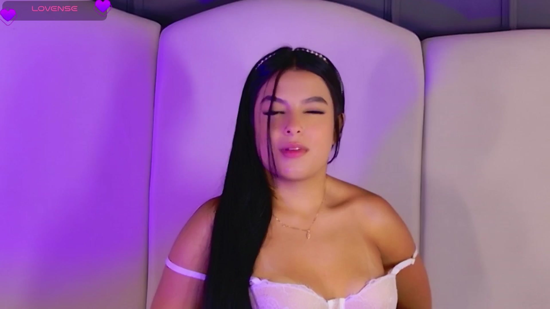 Gallery image thumbnail from BrunaMonroe's myfreecams stream on, 04/15/2026, 18:01 image 6 of 20