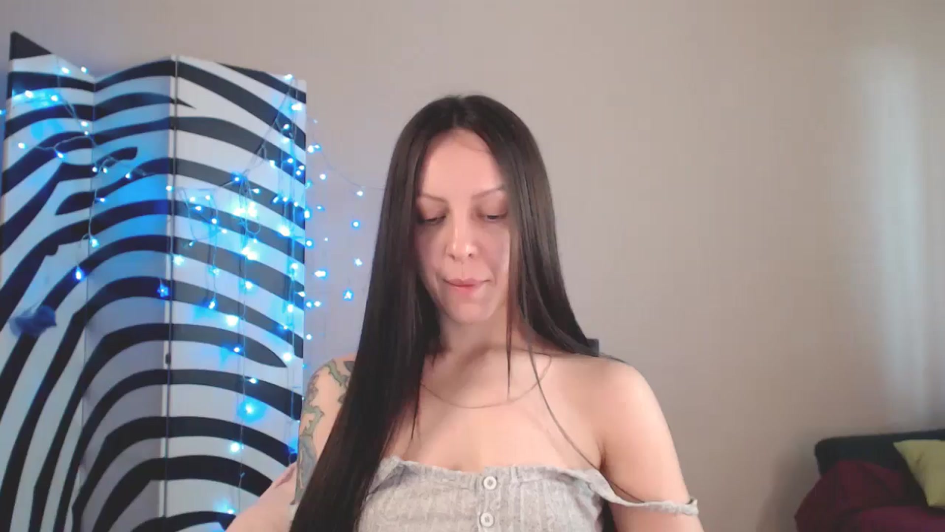 Gallery image thumbnail from BrunetteMuse's myfreecams stream on, 06/19/2025, 10:28 image 19 of 20