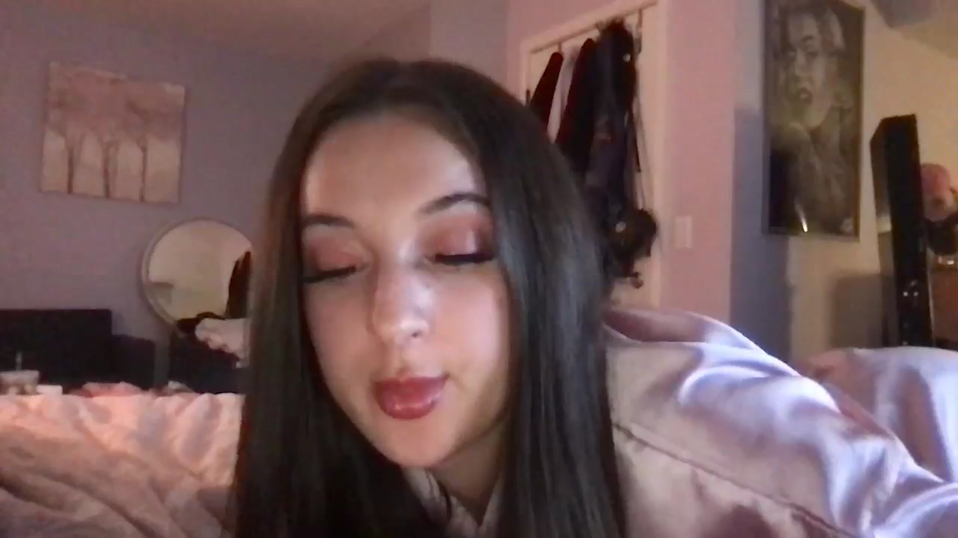 Gallery image thumbnail from Brunettebabyy's myfreecams stream on, 05/17/2025, 08:20 image 13 of 20
