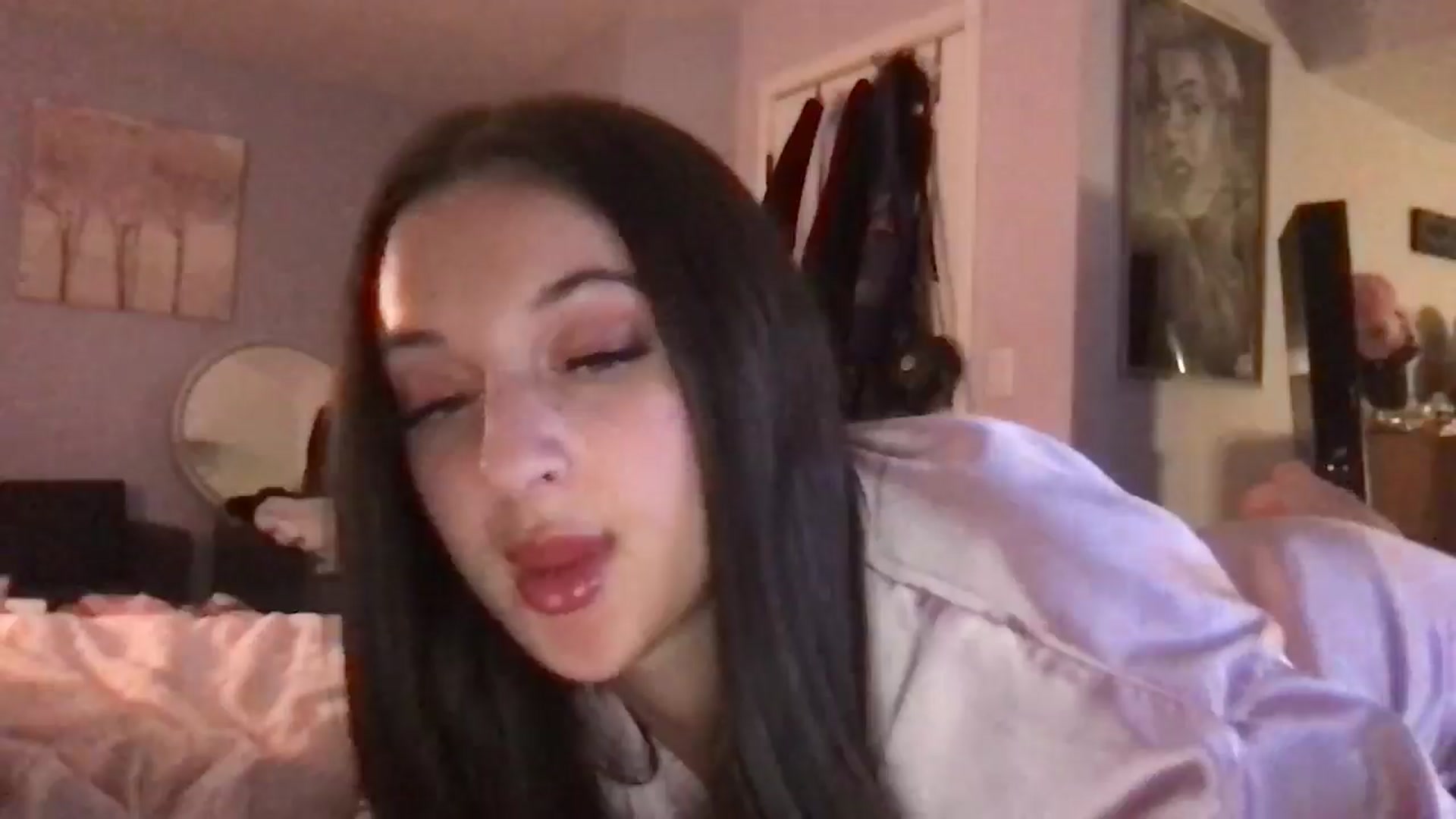 Gallery image thumbnail from Brunettebabyy's myfreecams stream on, 05/17/2025, 08:20 image 8 of 20