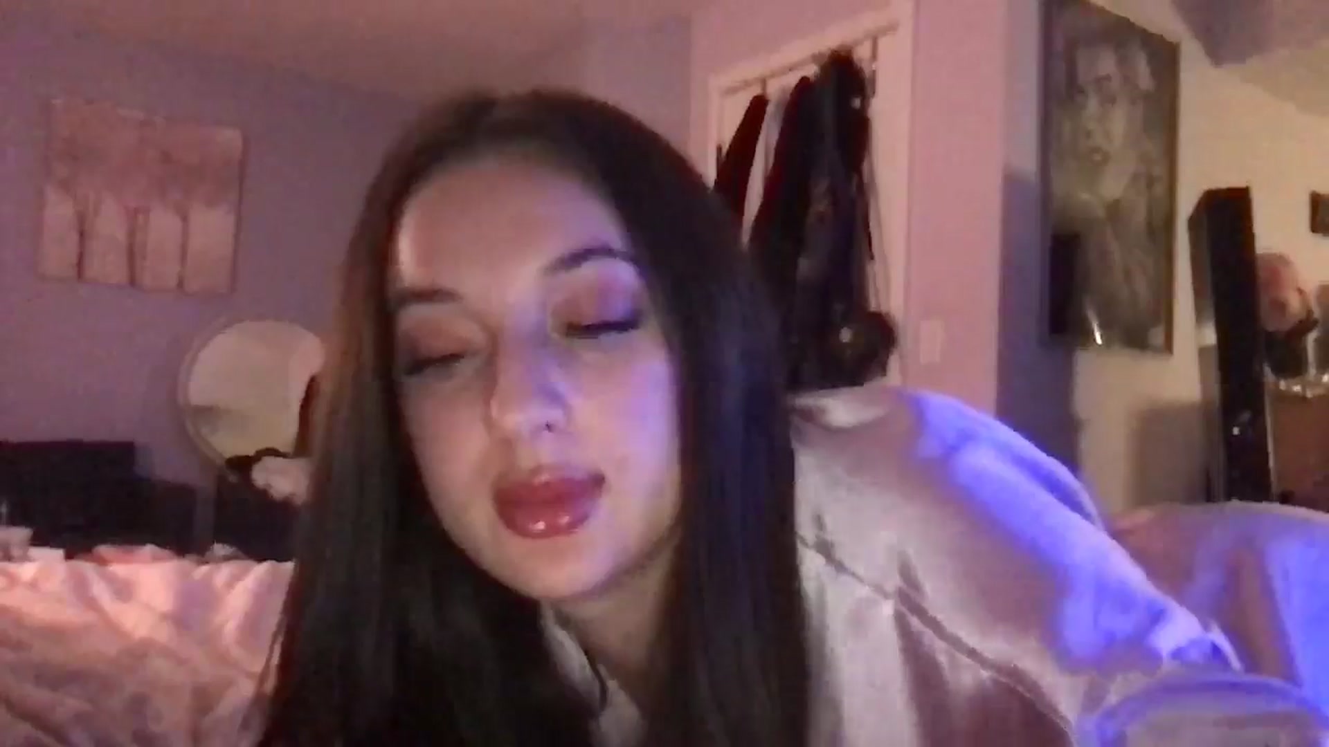 Gallery image thumbnail from Brunettebabyy's myfreecams stream on, 05/17/2025, 08:20 image 11 of 20