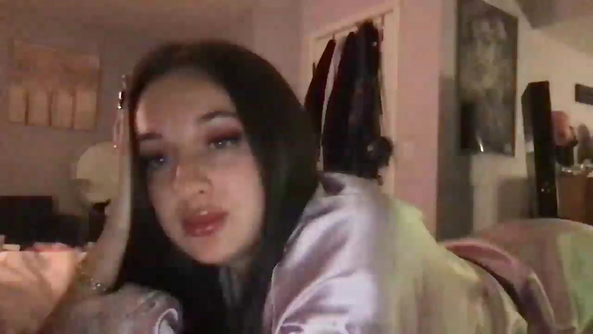Gallery image thumbnail from Brunettebabyy's myfreecams stream on, 05/17/2025, 08:20 image 4 of 20