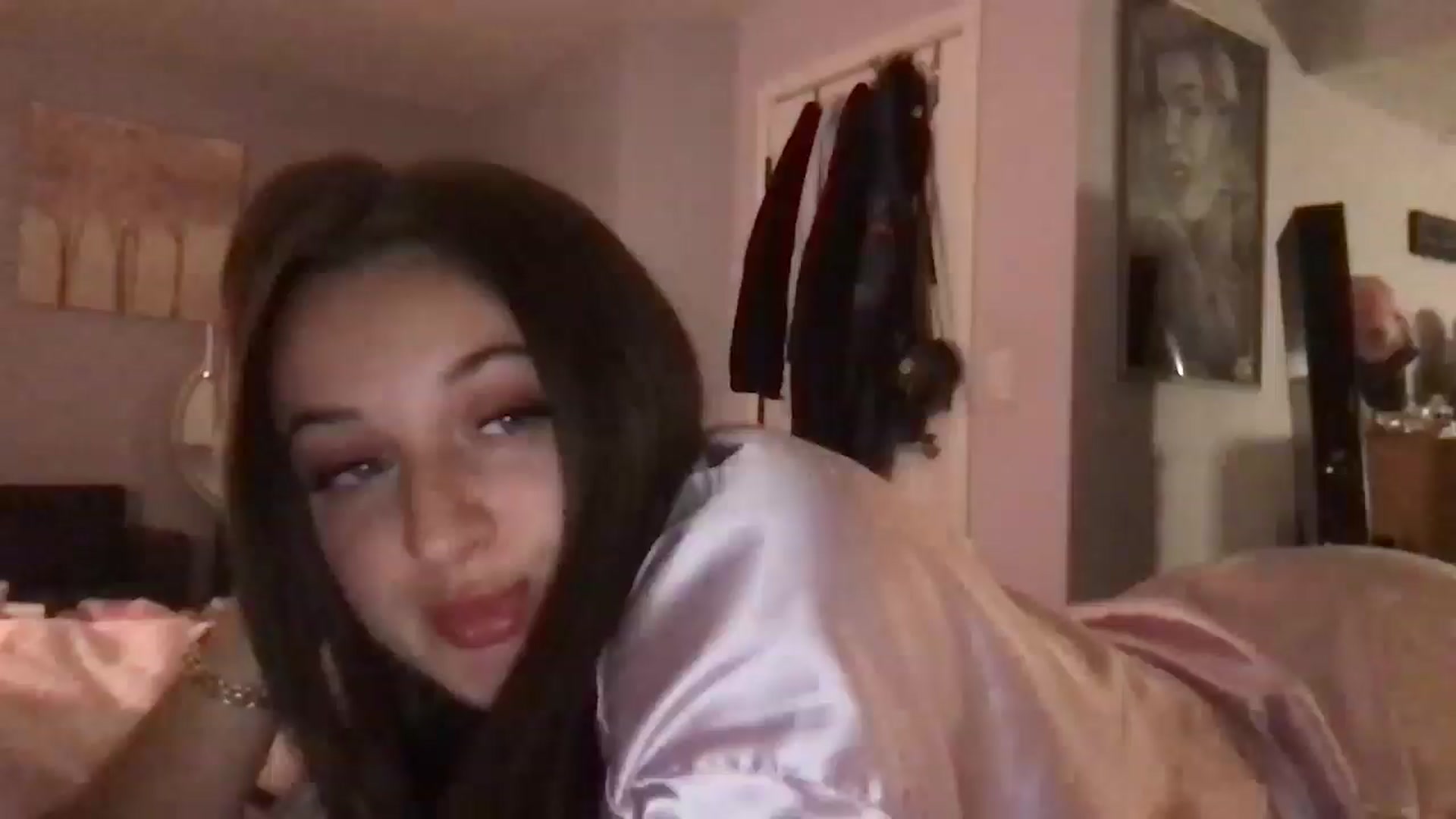Gallery image thumbnail from Brunettebabyy's myfreecams stream on, 05/17/2025, 08:20 image 6 of 20