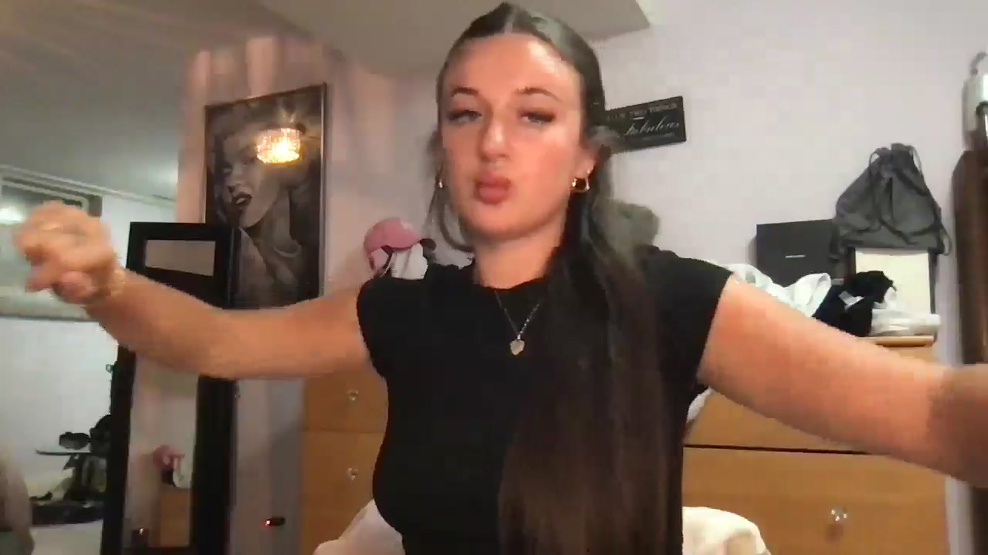 Gallery image thumbnail from Brunettebabyy's myfreecams stream on, 06/01/2025, 08:16 image 7 of 20