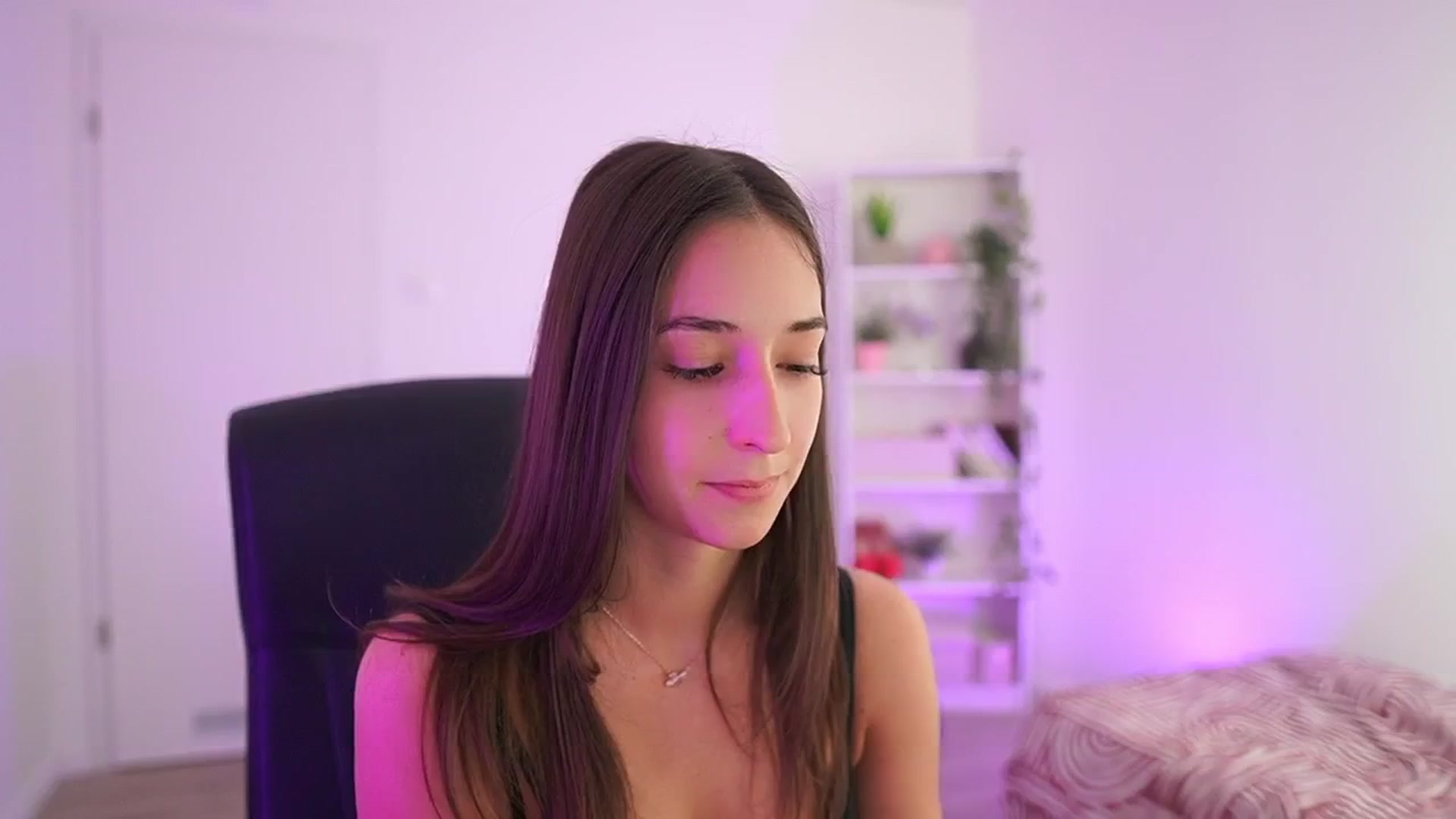 Gallery image thumbnail from Brunettte_18's myfreecams stream on, 04/07/2026, 18:22 image 4 of 20