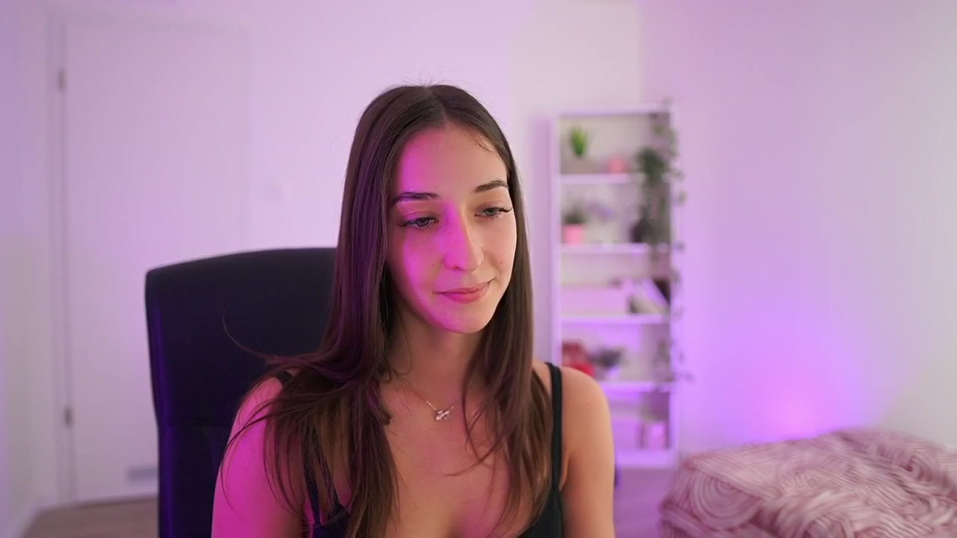Gallery image thumbnail from Brunettte_18's myfreecams stream on, 04/07/2026, 18:22 image 8 of 20