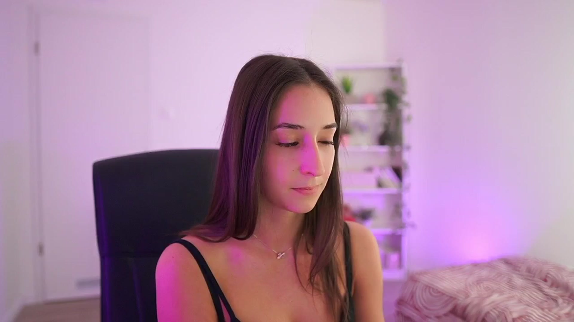 Gallery image thumbnail from Brunettte_18's myfreecams stream on, 04/07/2026, 18:22 image 20 of 20