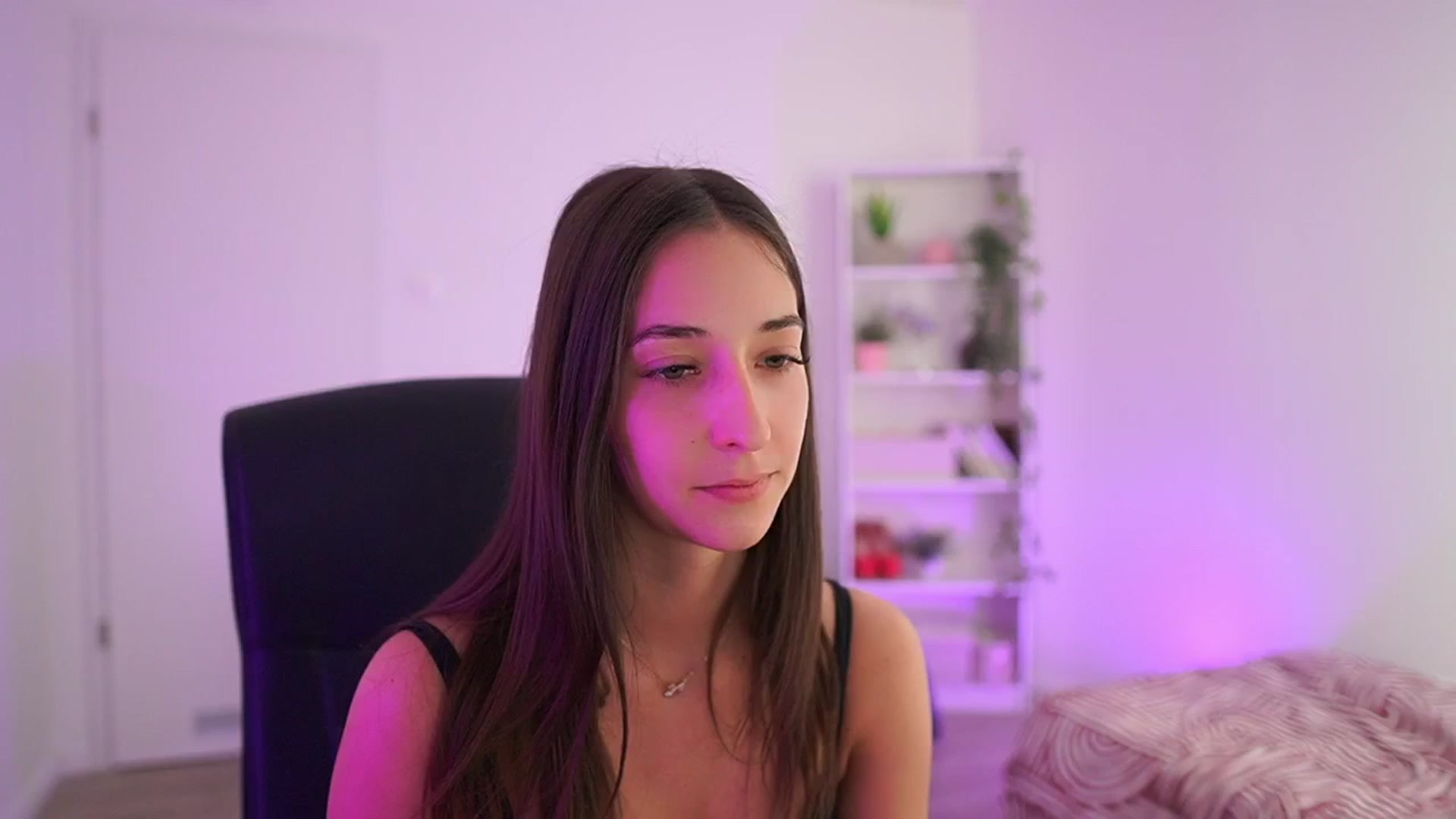 Gallery image thumbnail from Brunettte_18's myfreecams stream on, 04/07/2026, 18:22 image 7 of 20
