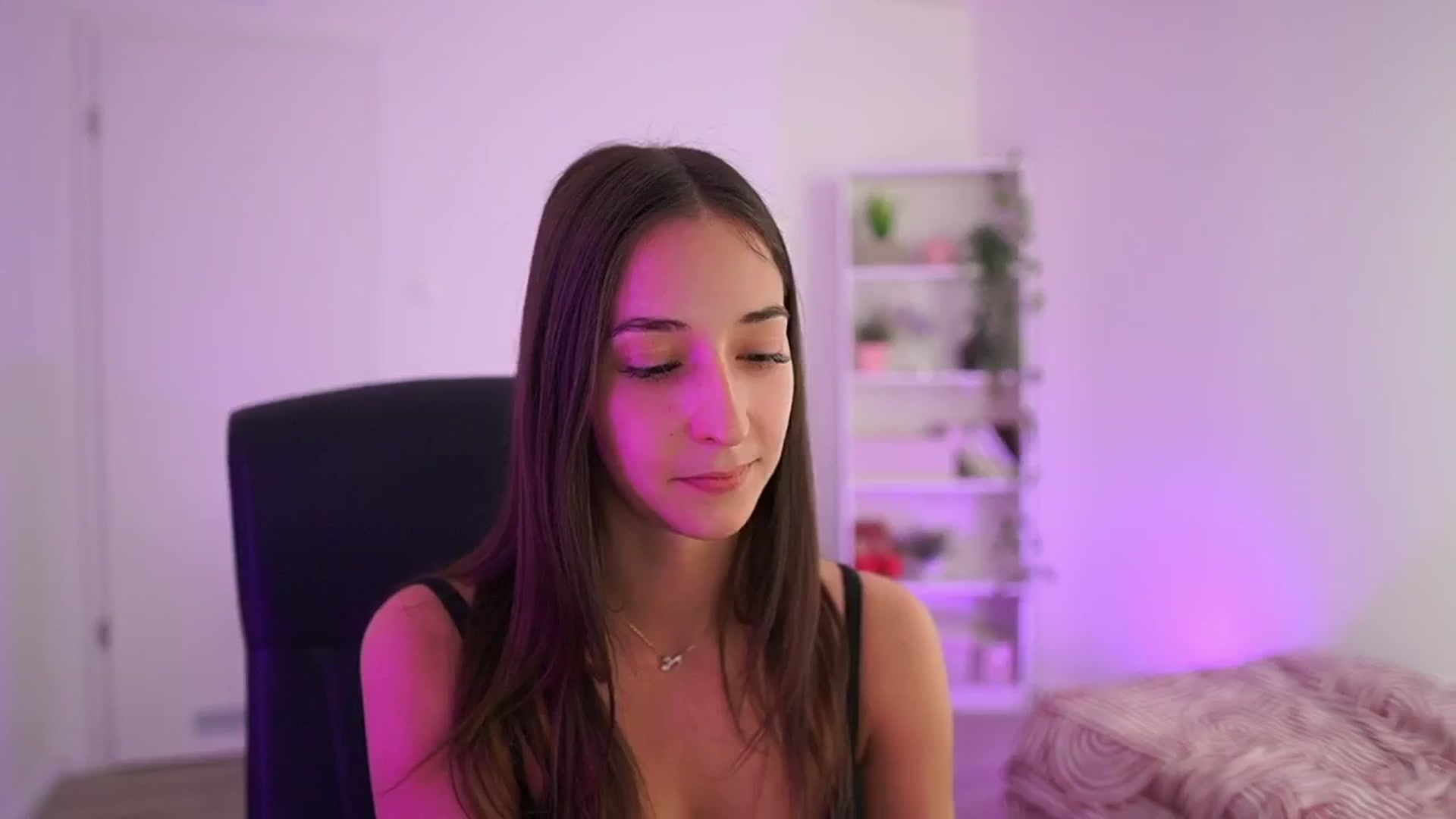 Gallery image thumbnail from Brunettte_18's myfreecams stream on, 04/07/2026, 18:22 image 15 of 20