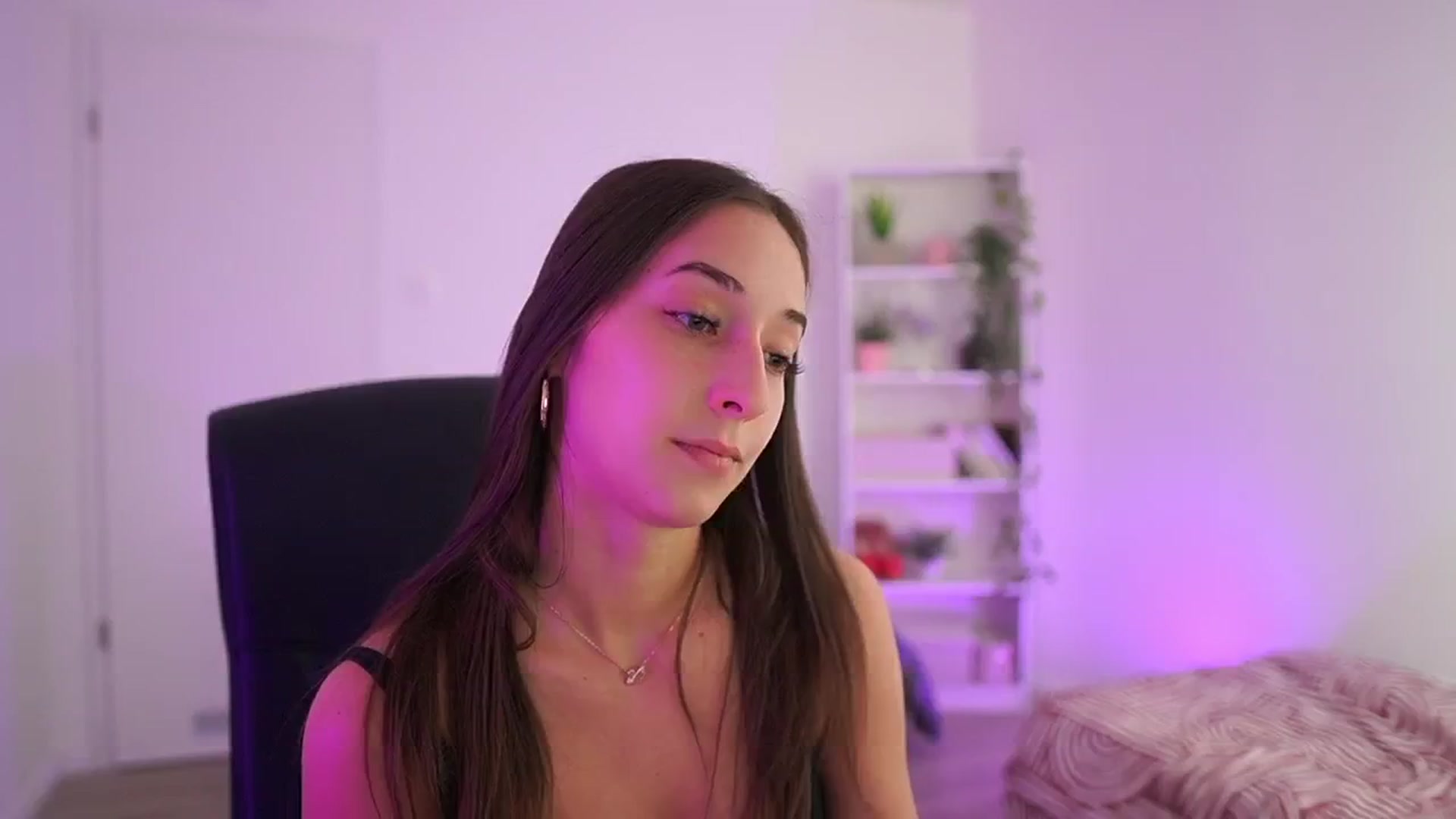 Gallery image thumbnail from Brunettte_18's myfreecams stream on, 04/07/2026, 18:22 image 1 of 20