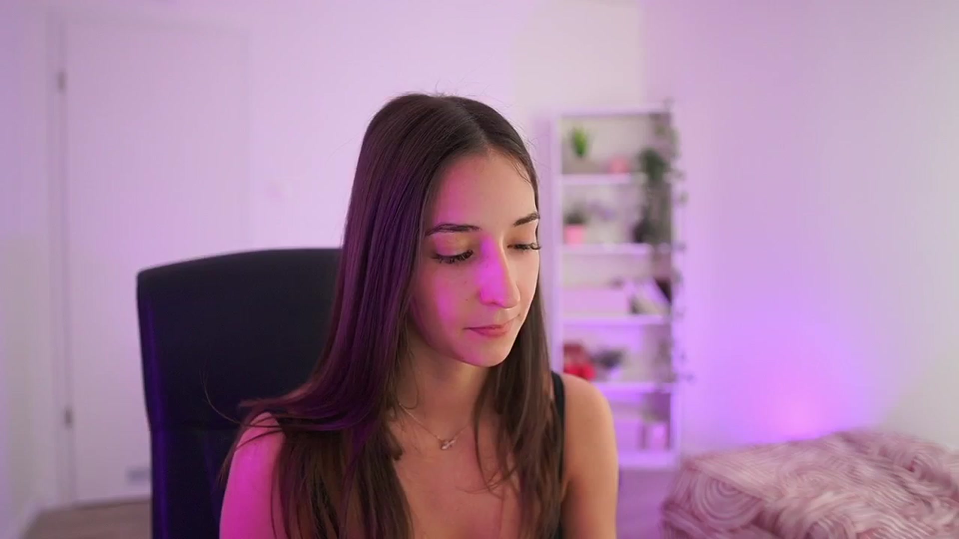 Gallery image thumbnail from Brunettte_18's myfreecams stream on, 04/07/2026, 18:22 image 10 of 20