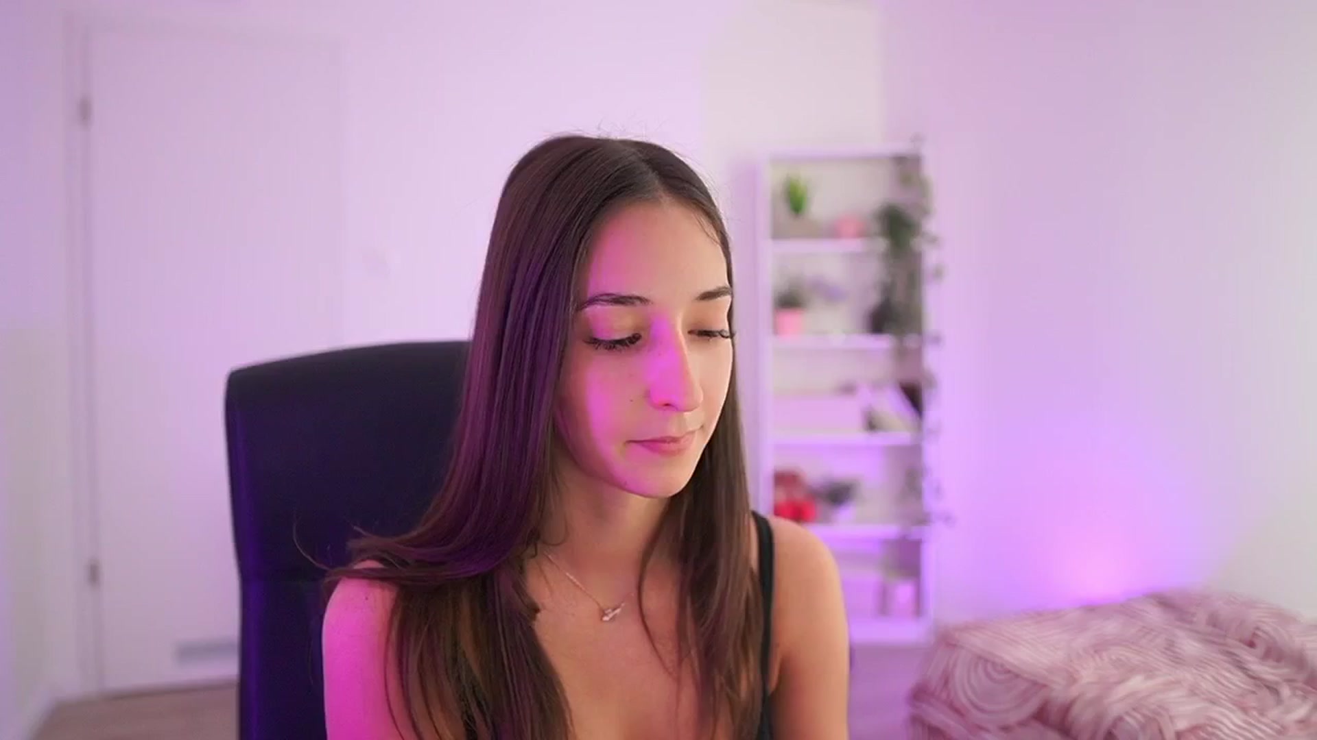 Gallery image thumbnail from Brunettte_18's myfreecams stream on, 04/07/2026, 18:22 image 3 of 20