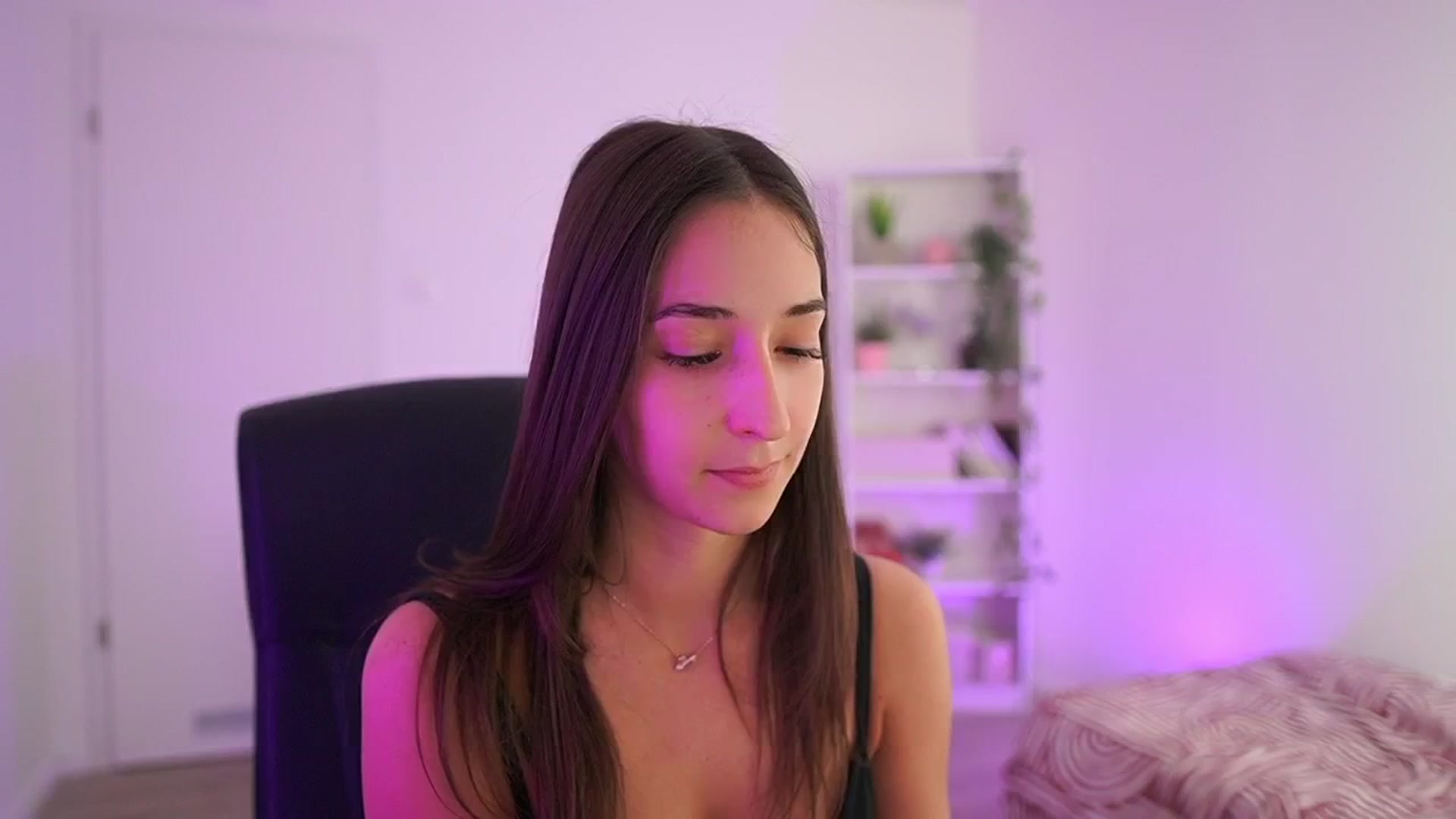Gallery image thumbnail from Brunettte_18's myfreecams stream on, 04/07/2026, 18:22 image 2 of 20