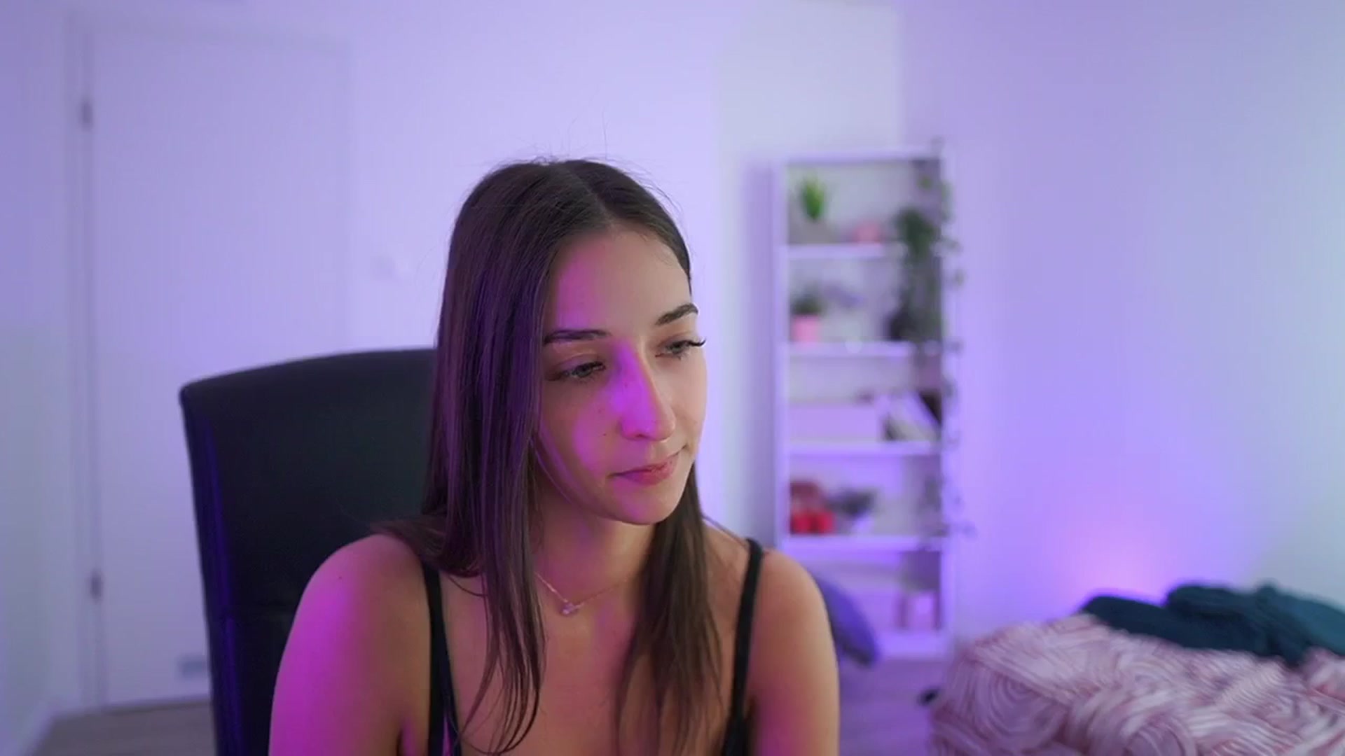 Gallery image thumbnail from Brunettte_18's myfreecams stream on, 04/07/2026, 19:15 image 2 of 20
