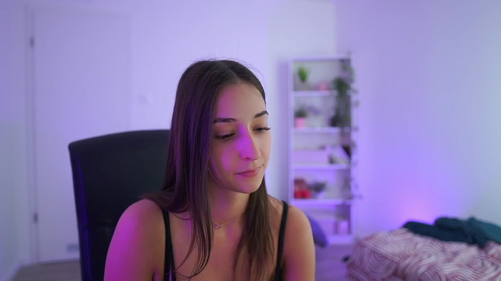 Gallery image thumbnail from Brunettte_18's myfreecams stream on, 04/07/2026, 19:15 image 1 of 20