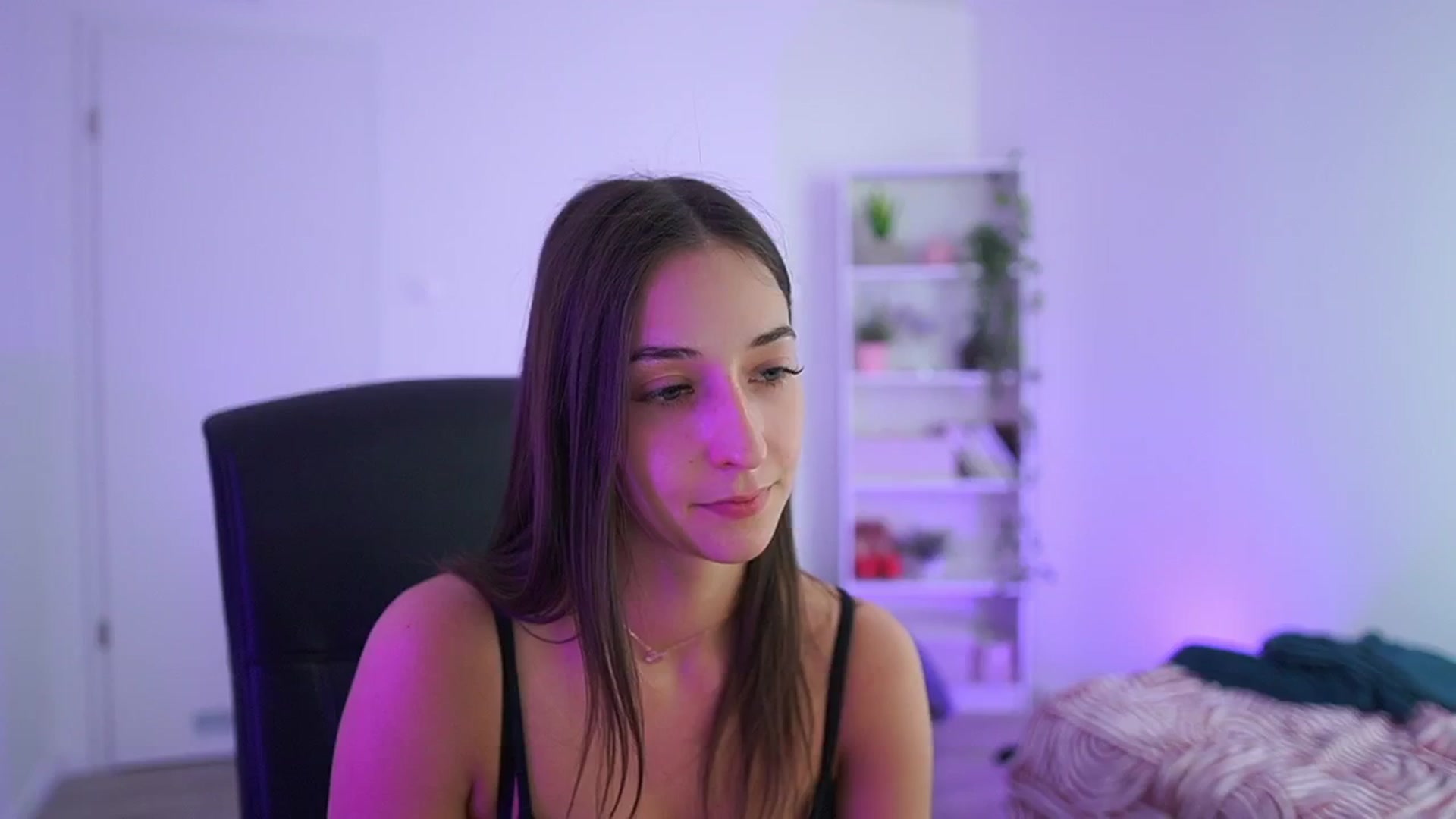 Gallery image thumbnail from Brunettte_18's myfreecams stream on, 04/07/2026, 19:15 image 7 of 20