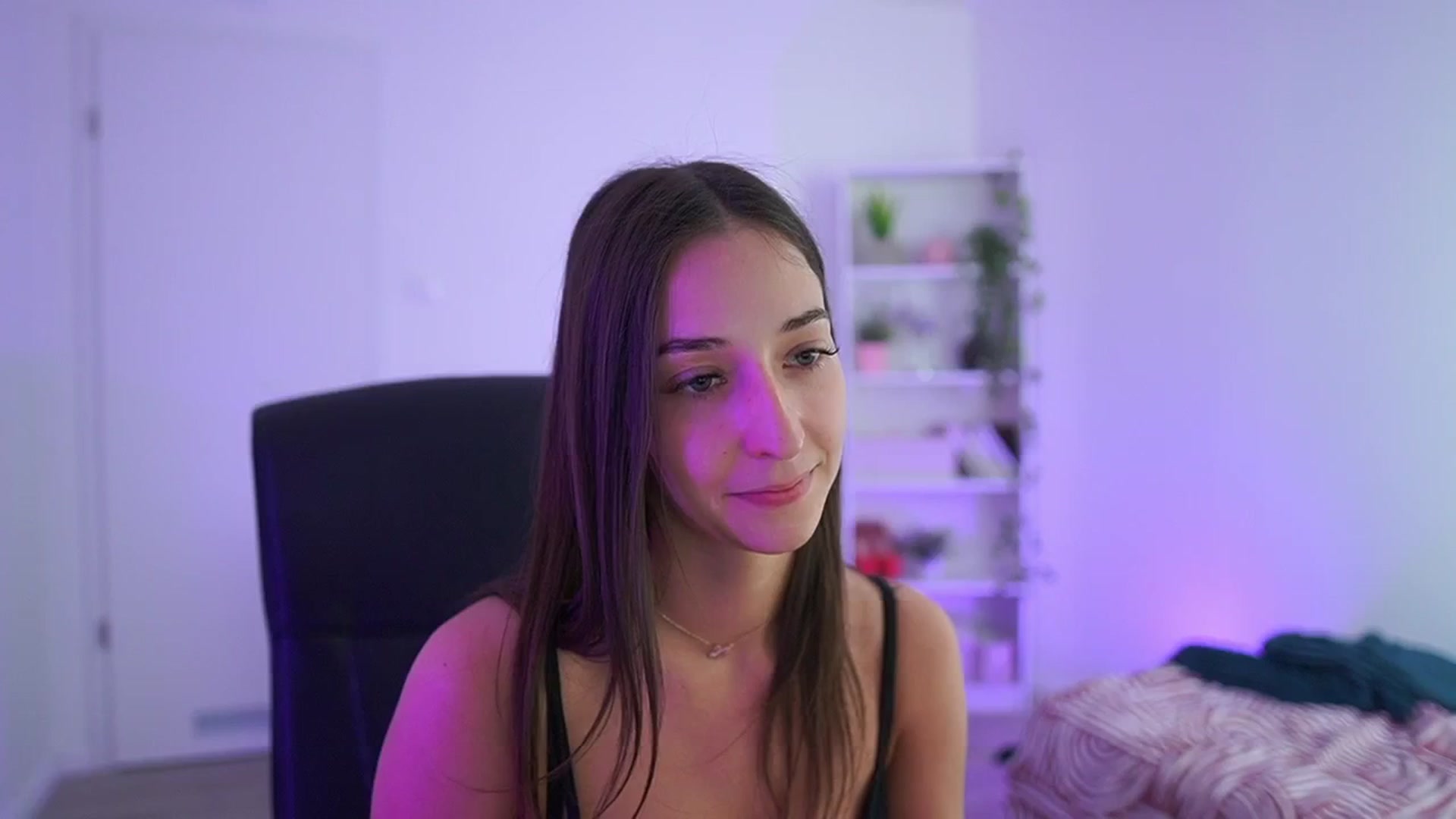 Gallery image thumbnail from Brunettte_18's myfreecams stream on, 04/07/2026, 19:15 image 13 of 20